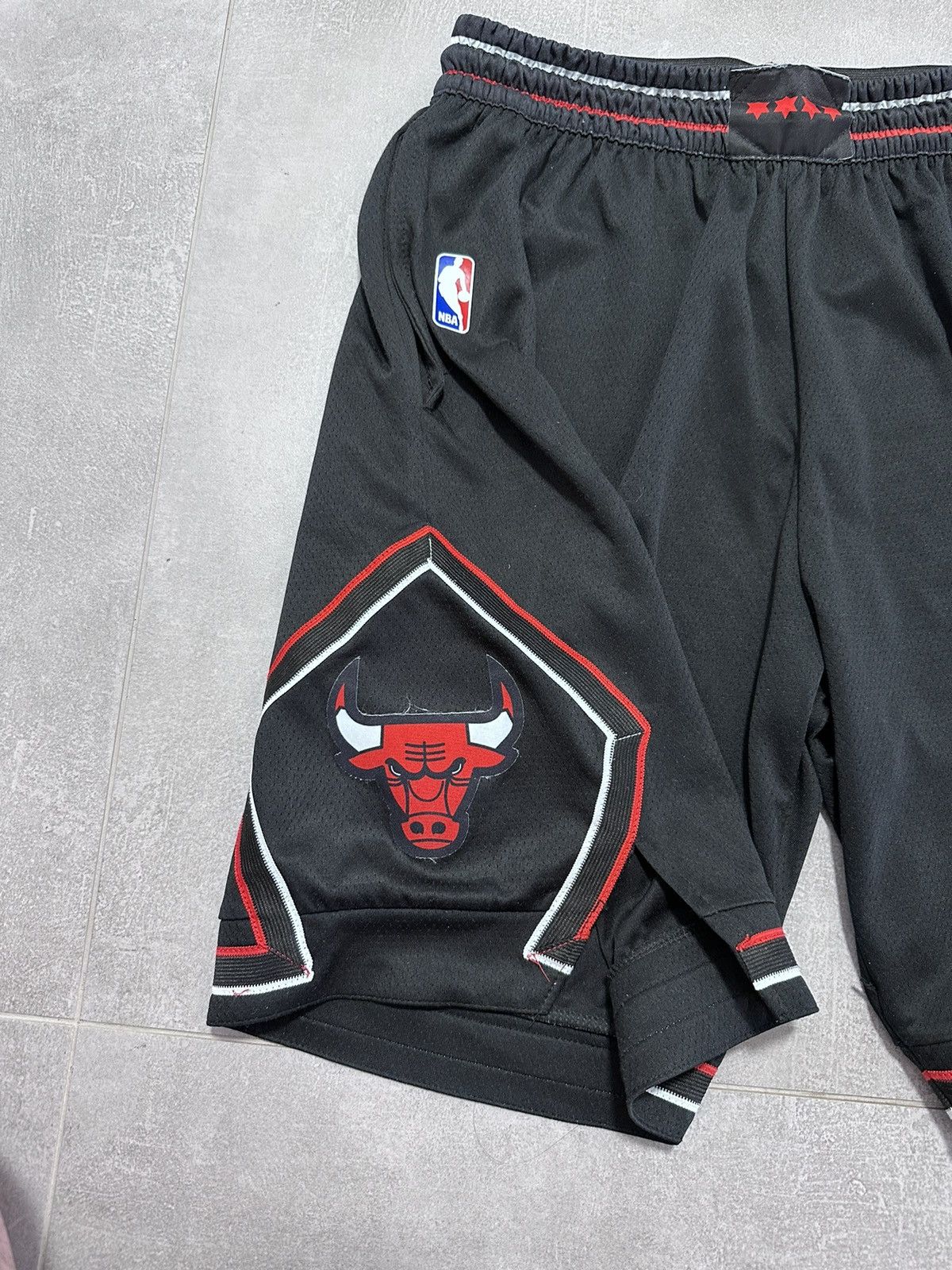 NBA × Nike Nike Chicago Bulls Authentic Black NBA Engineered Shorts L Size US 34 / EU 50 - 2 Thumbnail