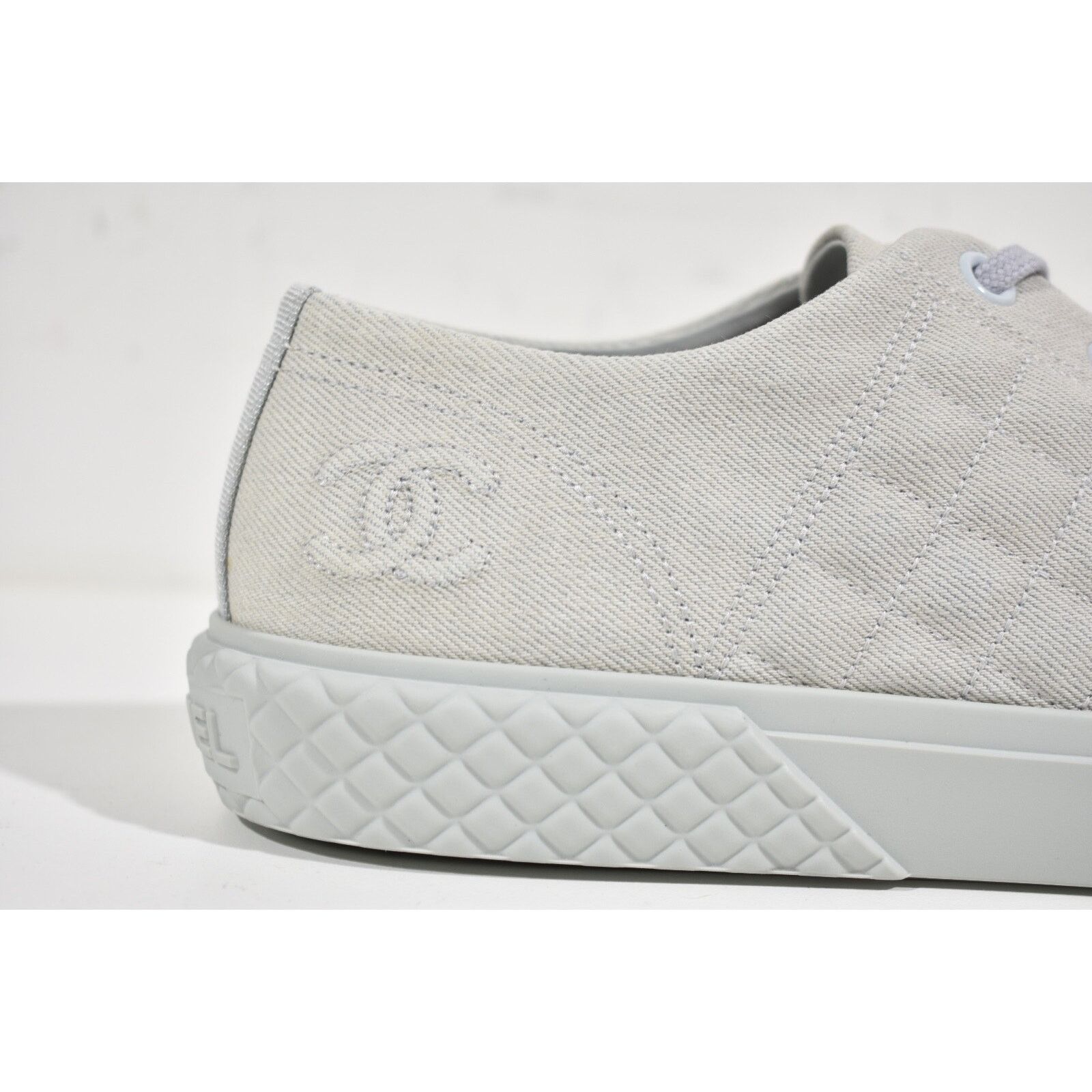 Chanel 22C Denim CC Logo Low Top Flat Runner Trainer Sneaker 39 Size US 9 / IT 39 - 3 Thumbnail