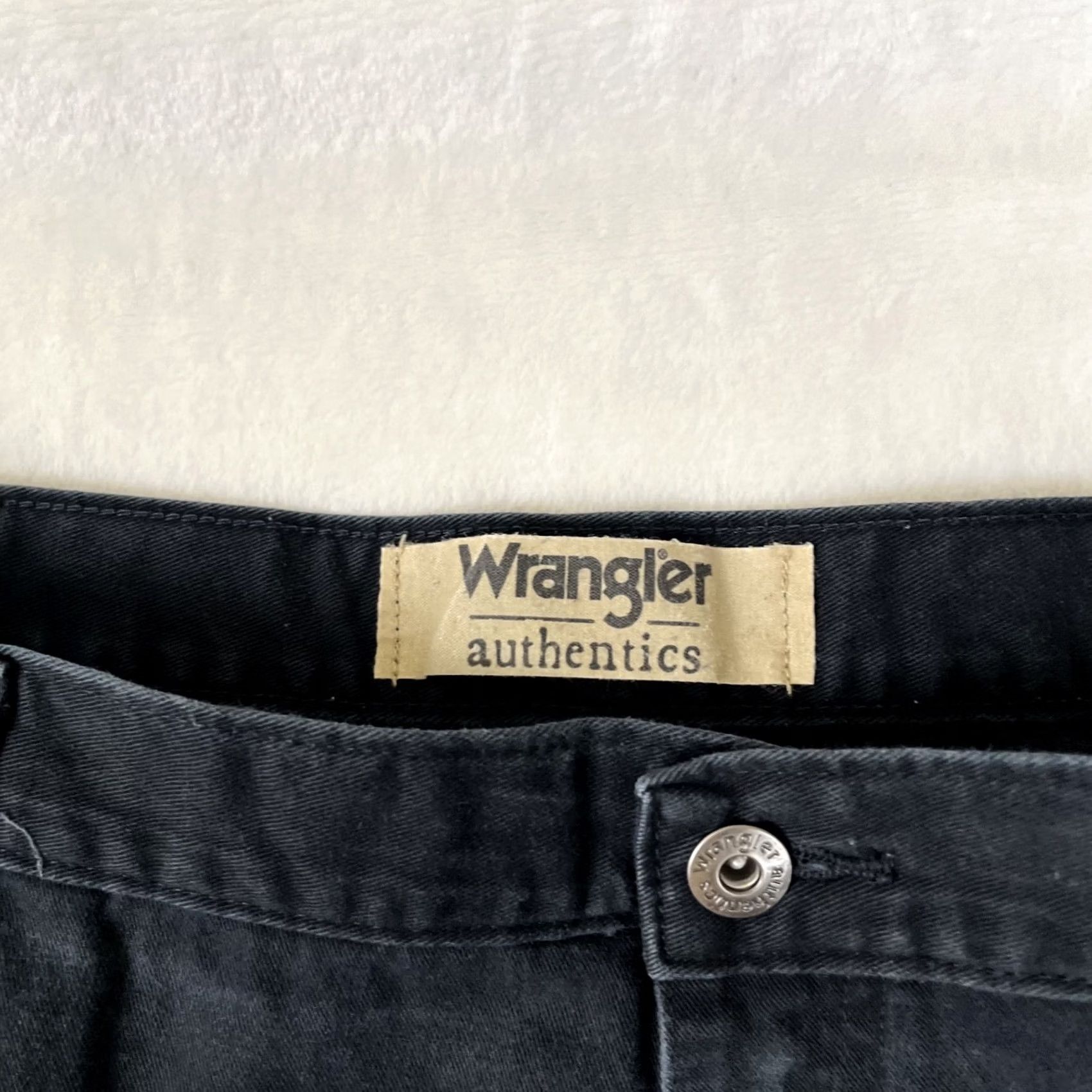 Wrangler Wrangler Pants Mens Size 34 Inseam 32 Black Relaxed Fit Cargo Utility Work Pants Mens Relaxed 34x32 Black Wrangler Cargo 5-Pocket Solid Cotton Denim? Size US 34 / EU 50 - 4 Thumbnail