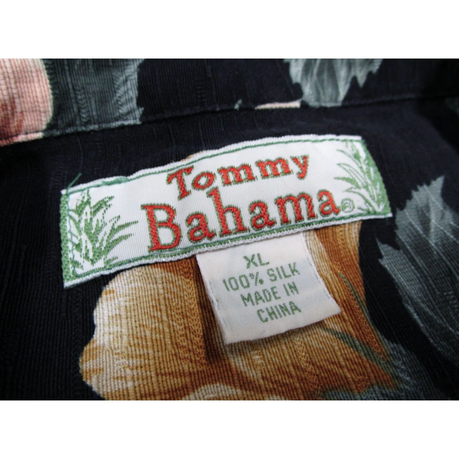 Tommy Bahama VINTAGE Tommy Bahama Shirt Mens XL Black Silk Button Up Hawaiian Loop Collar Size US XL / EU 56 / 4 - 3 Thumbnail