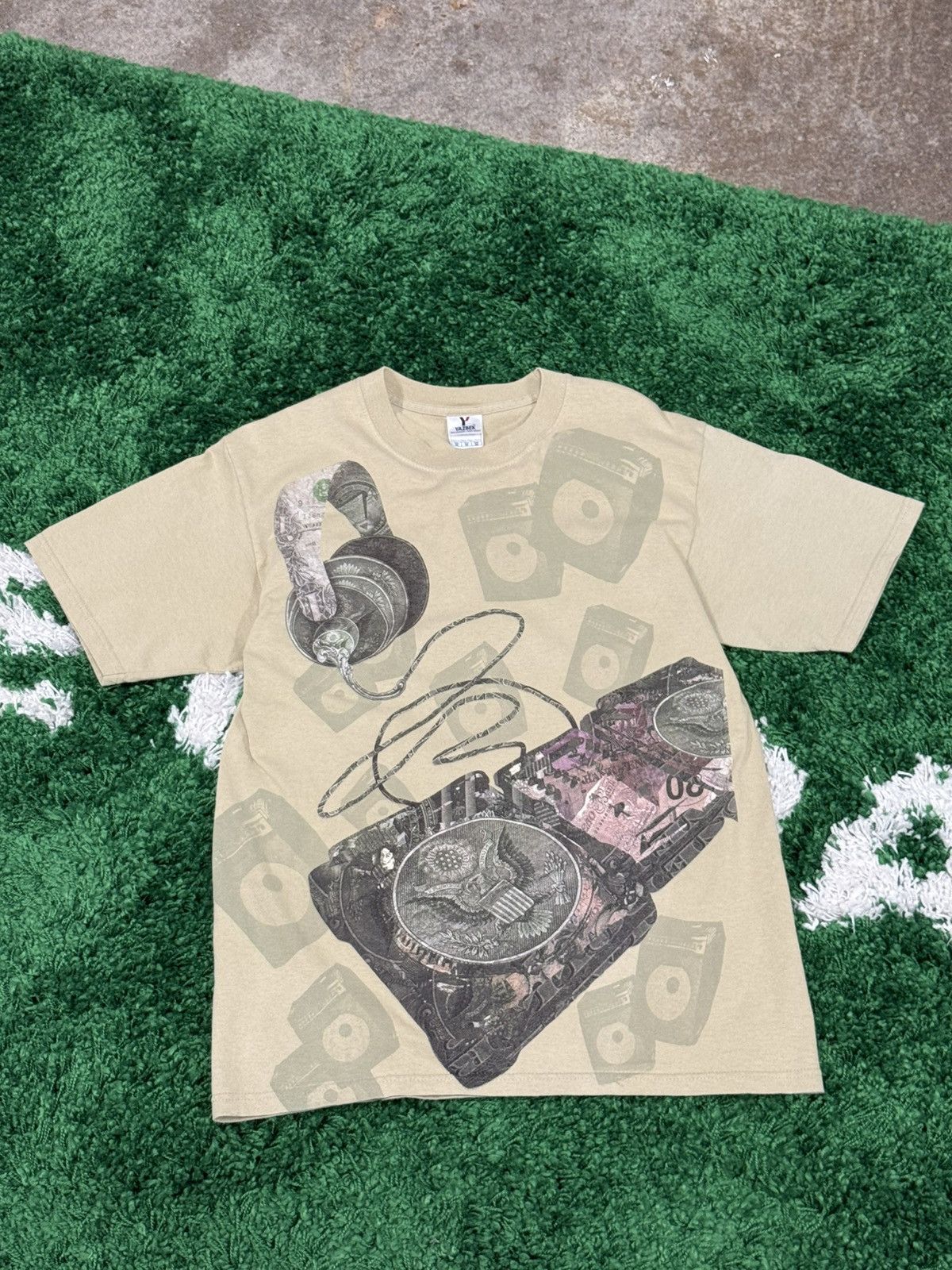 Vintage Vintage Y2K 00s Money Cash DJ Party Weed All Over Print Tee Size US M / EU 48-50 / 2 - 1 Thumbnail