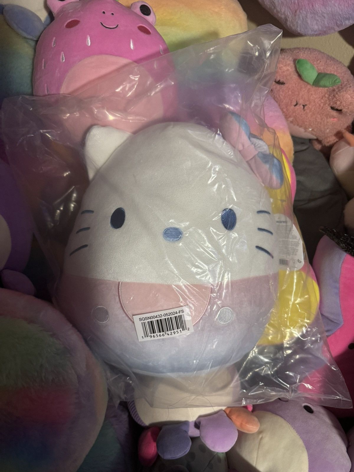 Anime Squishmallow Hello Kitty 50th anniversary sparkle gradient Size ONE SIZE - 2 Thumbnail