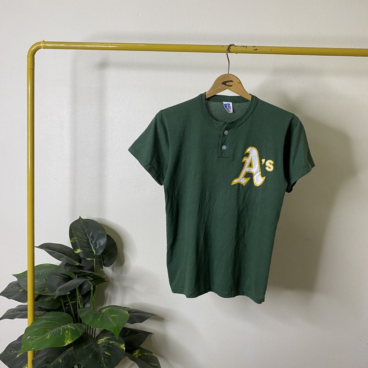 Russell Athletic 1980s Oakland Athletics MLB x Russell Athletic Henley Neck T Size US S / EU 44-46 / 1 - 1 Thumbnail