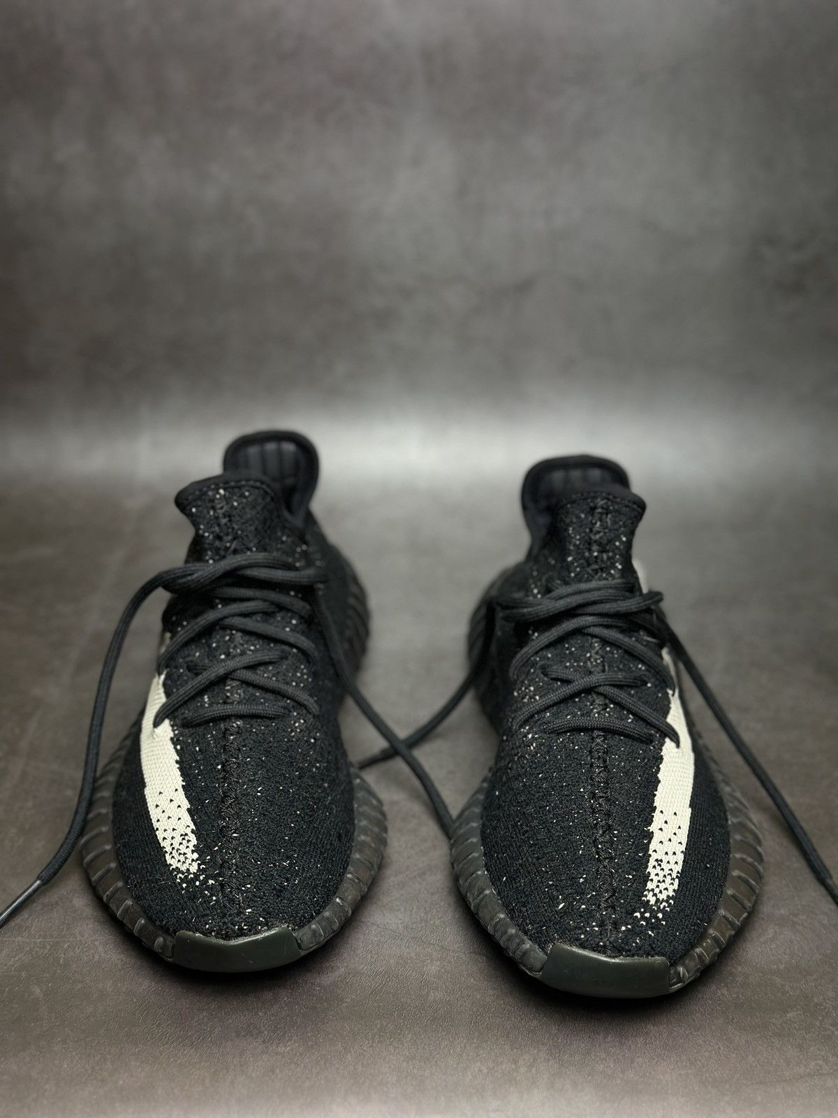 Adidas × Designer Adidas Yeezy Boost 350 V2 Core Black/White “Oreo” Size US 9.5 / IT 39.5 - 2 Thumbnail