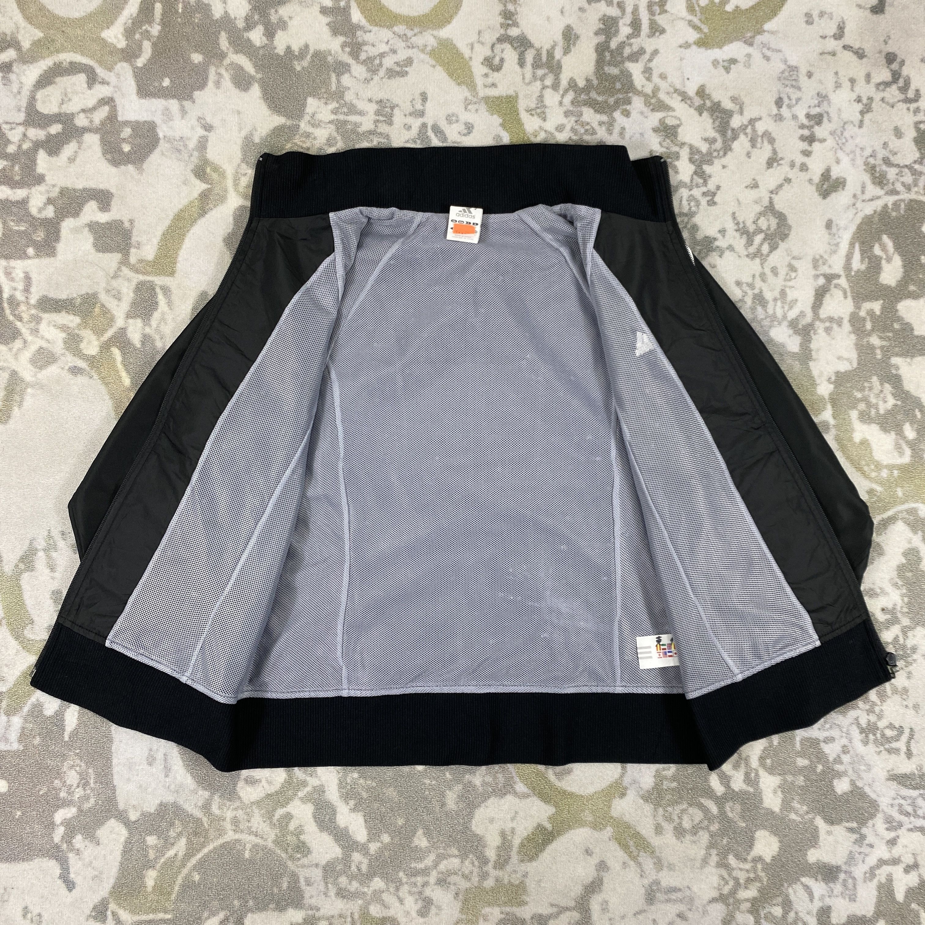 Adidas Vintage Adidas Track Medium Light Jacket- J388 Size US M / EU 48-50 / 2 - 3 Thumbnail