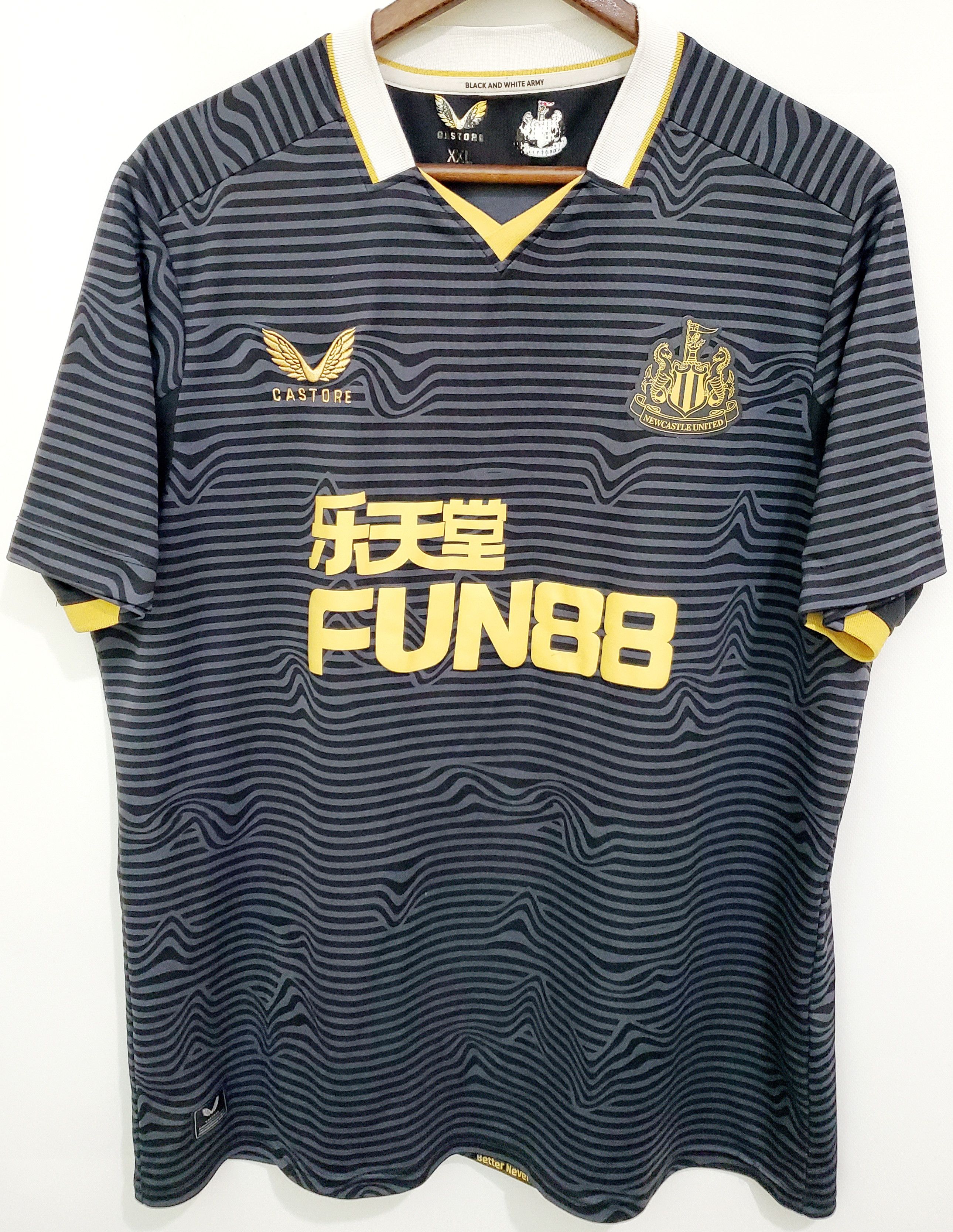 Castore Newcastle United 2021/2022 Away soccer Jersey size Xl Size US XL / EU 56 / 4 - 1 Thumbnail