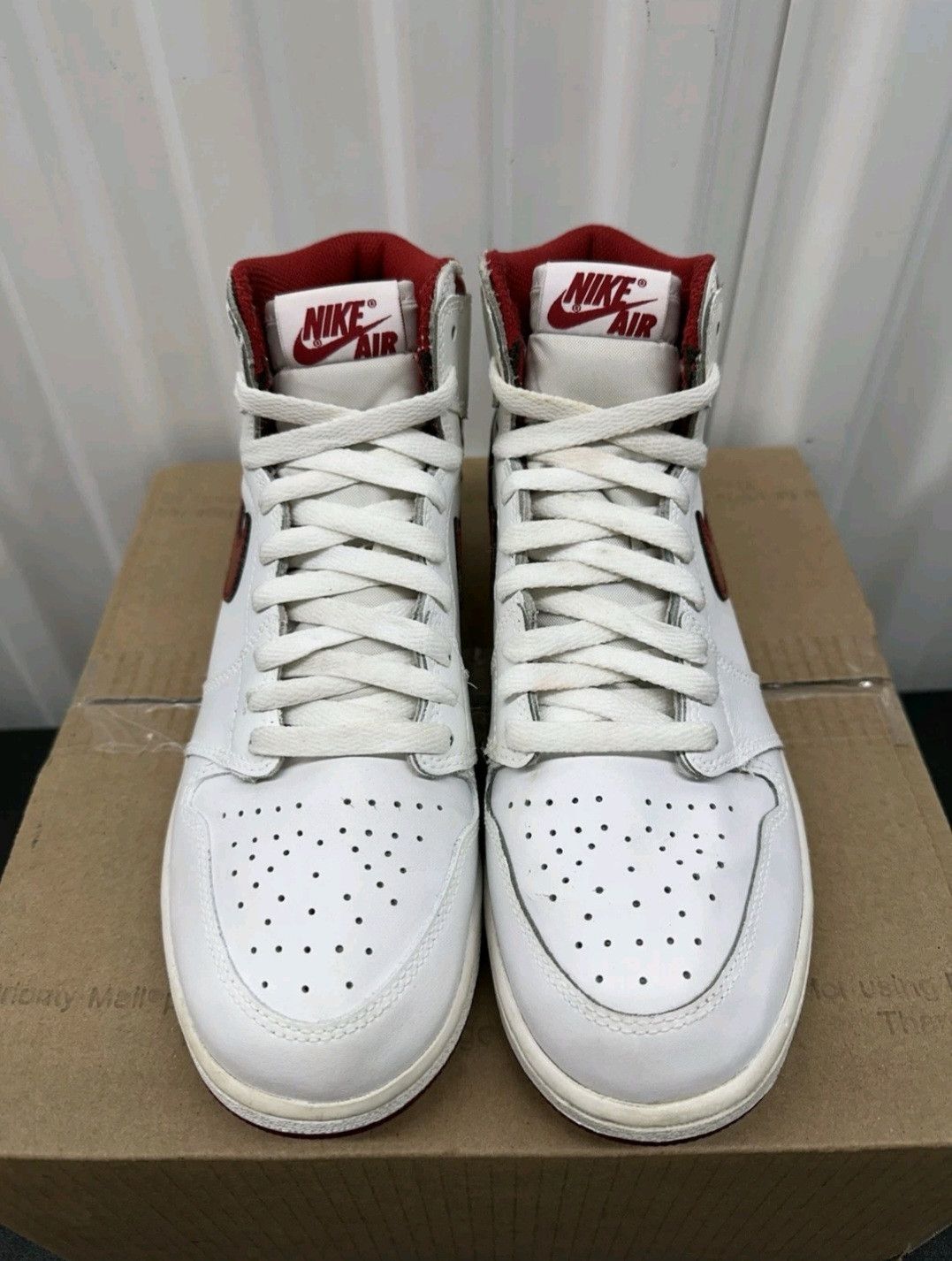 Jordan Brand Nike Air Jordan Retro 1 High OG GS Metallic Red Size 7Y Size US 7 / EU 40 - 2 Thumbnail