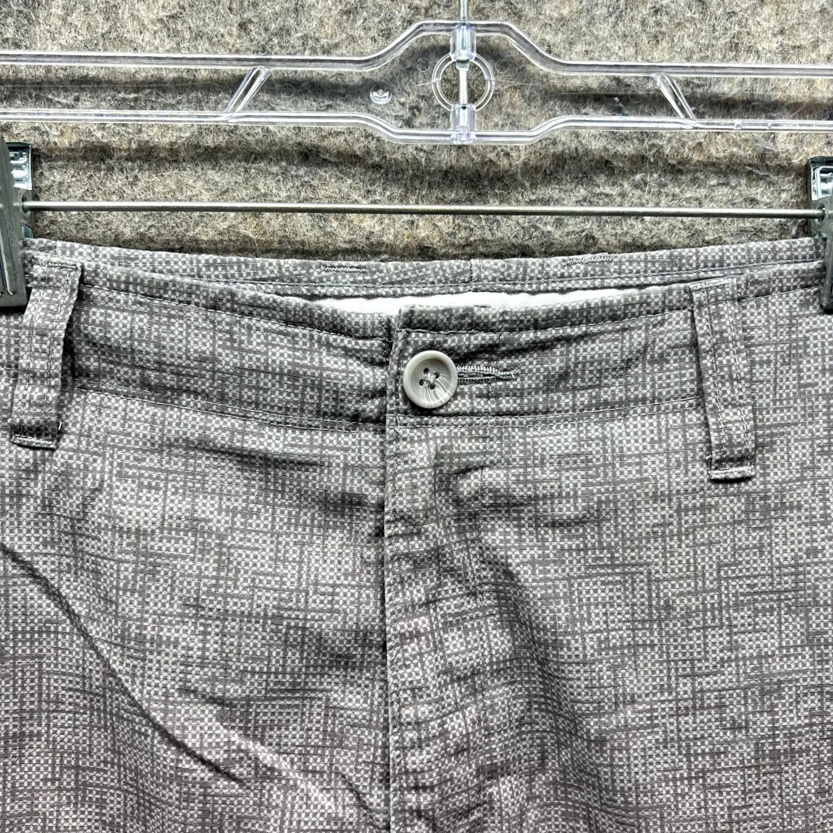Vintage VINTAGE? No. Greg Norman Shorts Men 36 Red Gray Chino Flat Front Casual Two Tone Golf Size US 36 / EU 52 - 5 Thumbnail