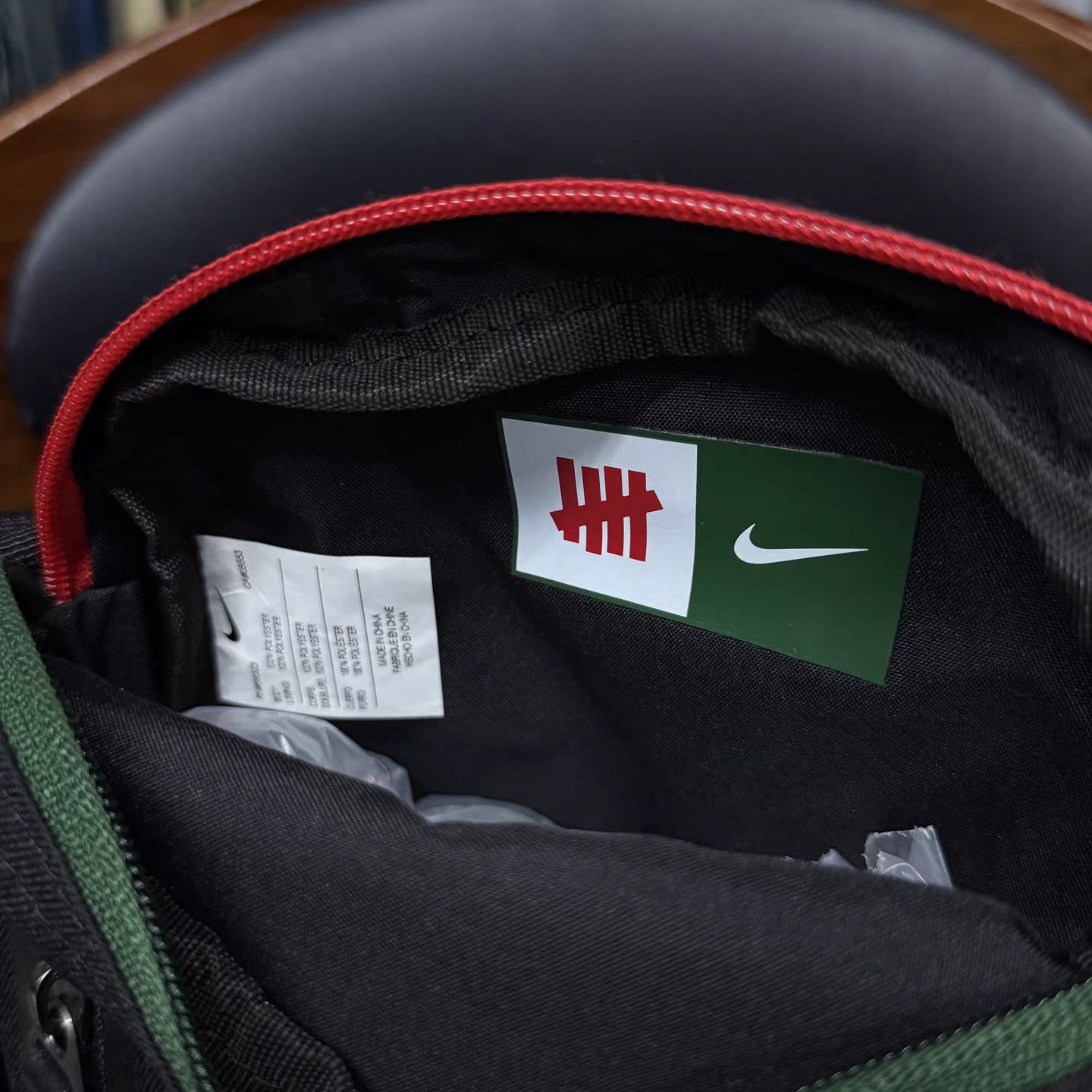 Nike Nike x Undefeated Red & Green Stripe Sling Bag K15 Size ONE SIZE - 6 Thumbnail