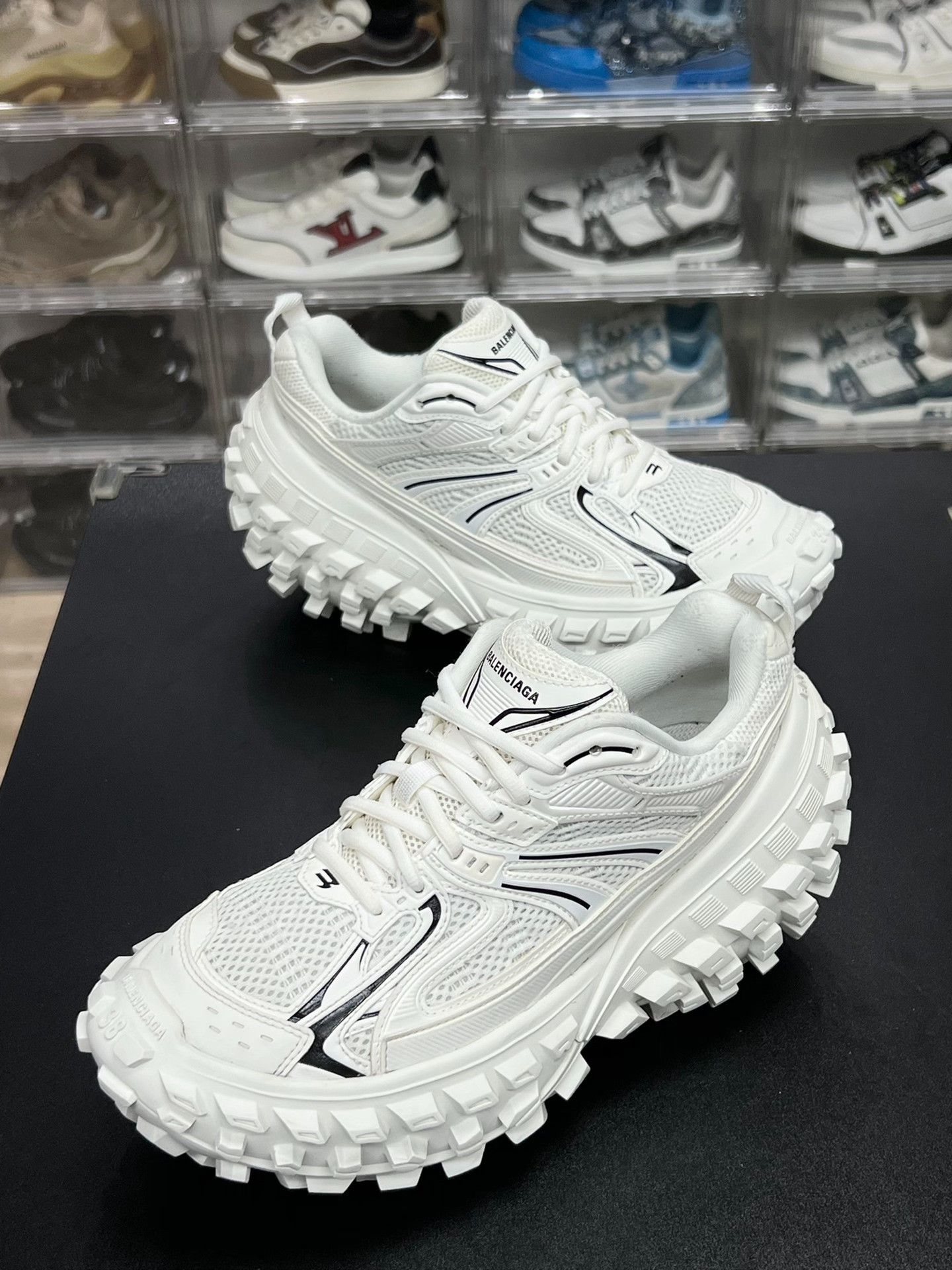Balenciaga Balenciaga White Lowtop Sneakers us_8 Women Size US 8 / IT 38 - 1 Thumbnail