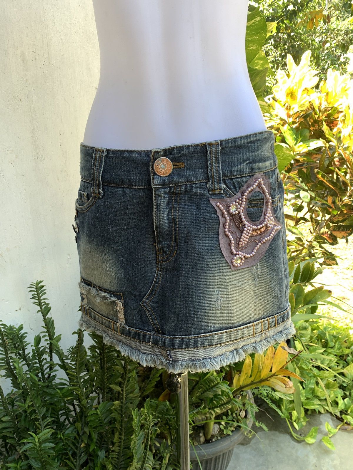 Japanese Brand y2k Egoist Japan Washed Jeans Rough Cut Beady Mini Skirt Size 30" / US 8 / IT 44 - 2 Thumbnail