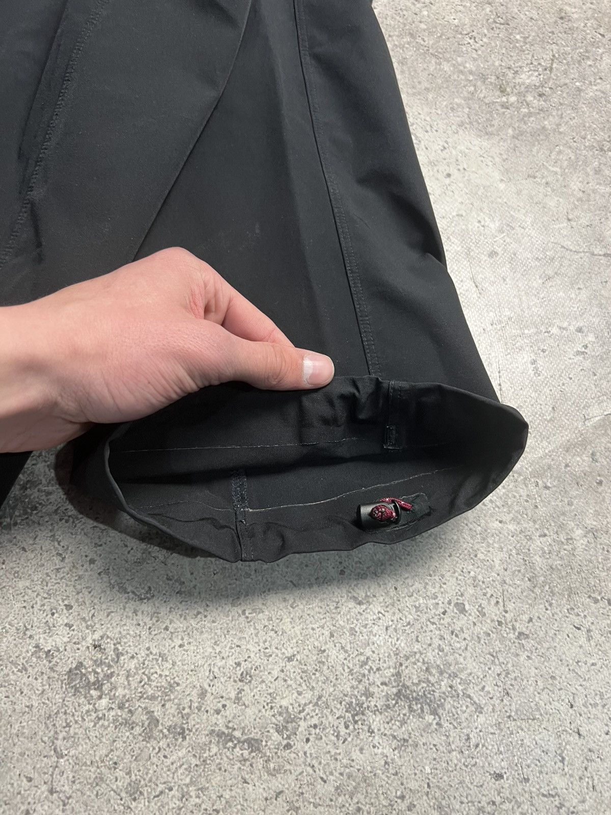 Arc'teryx Vintage Arcteryx Nylon Black Cargo Pants Travis Style Size 26" / US 2 / IT 38 - 5 Thumbnail