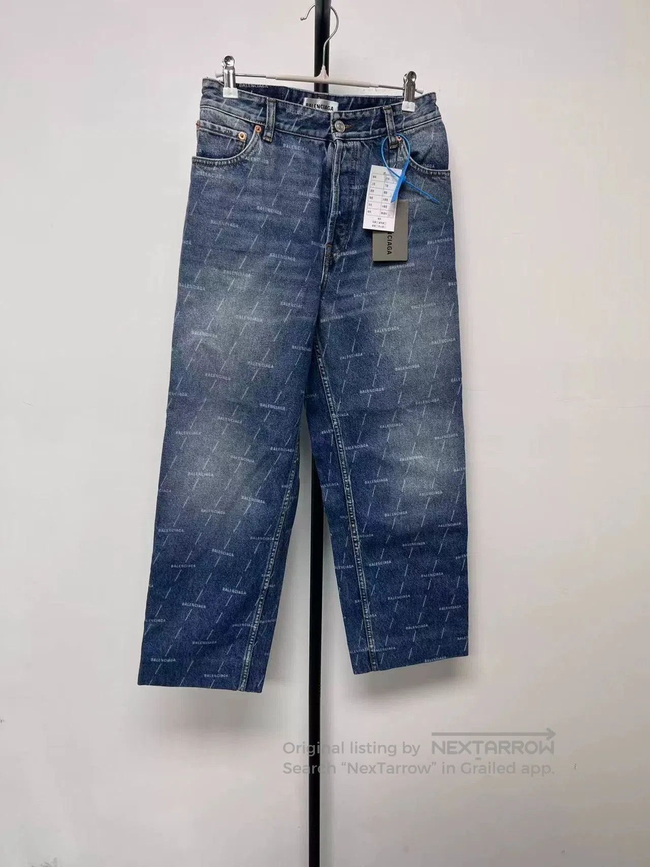 Balenciaga Balenciaga Women's High-Waist Logo Cropped Jeans. Size 26" / US 2 / IT 38 - 1 Thumbnail