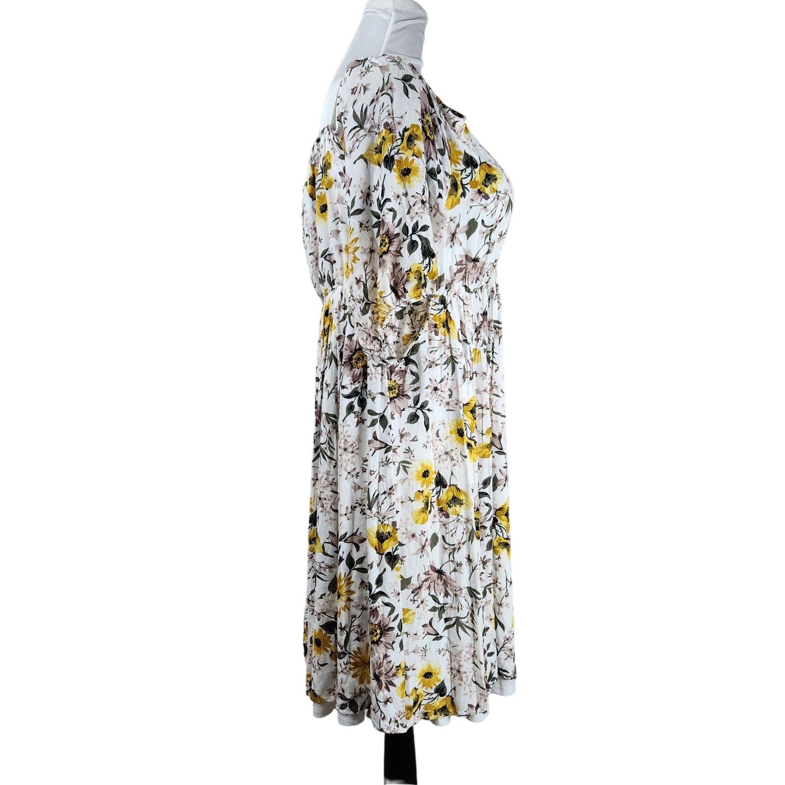 Torrid TORRID Size 1X Dress Ivory Floral Cold Shoulder Skater Dress Size XL / US 12-14 / IT 48-50 - 4 Thumbnail