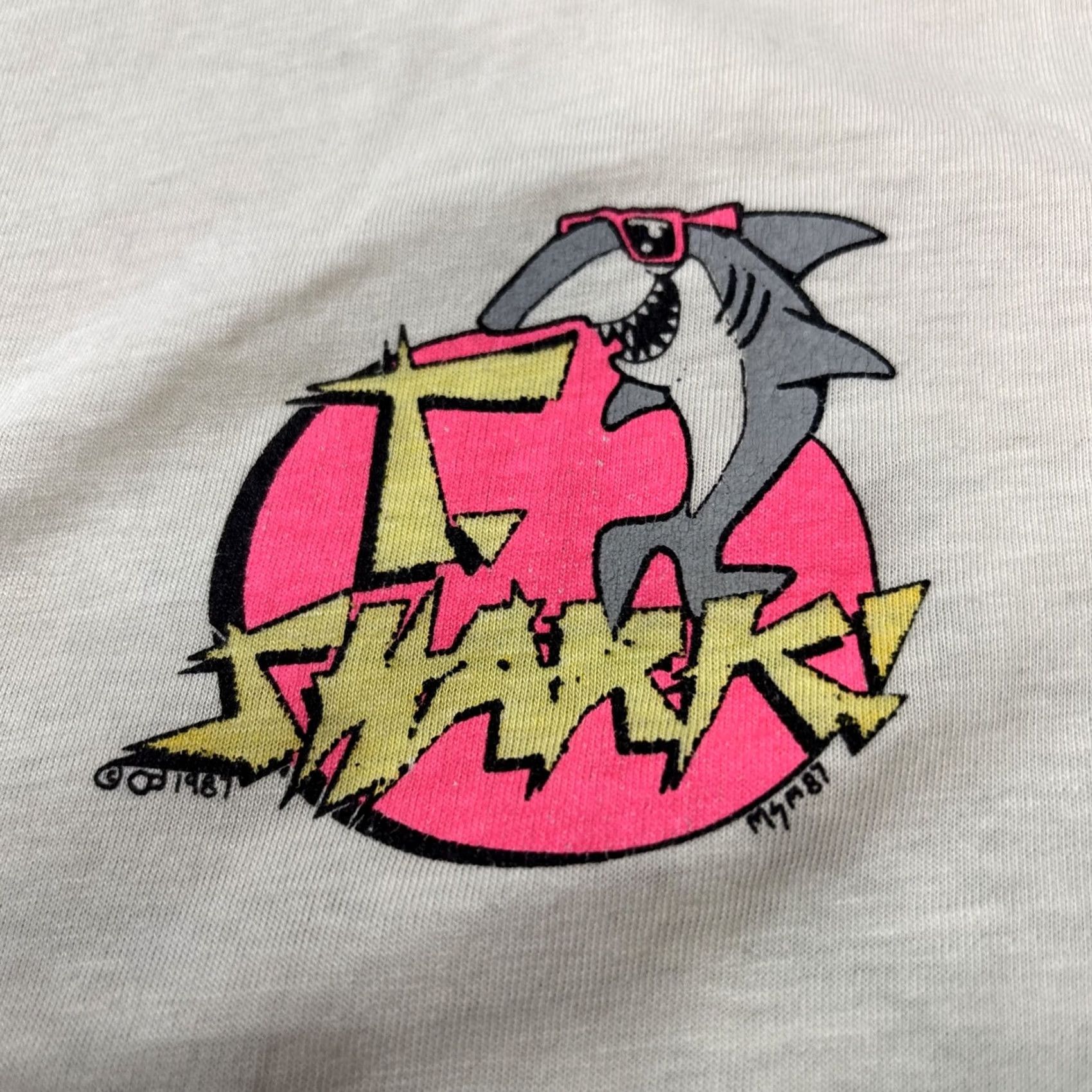 Vintage VINTAGE 1988 T Shark Surf Shark T Shirt Medium Beach White Mens M Graphic Surfer Theme 90s? Size US M / EU 48-50 / 2 - 2 Thumbnail