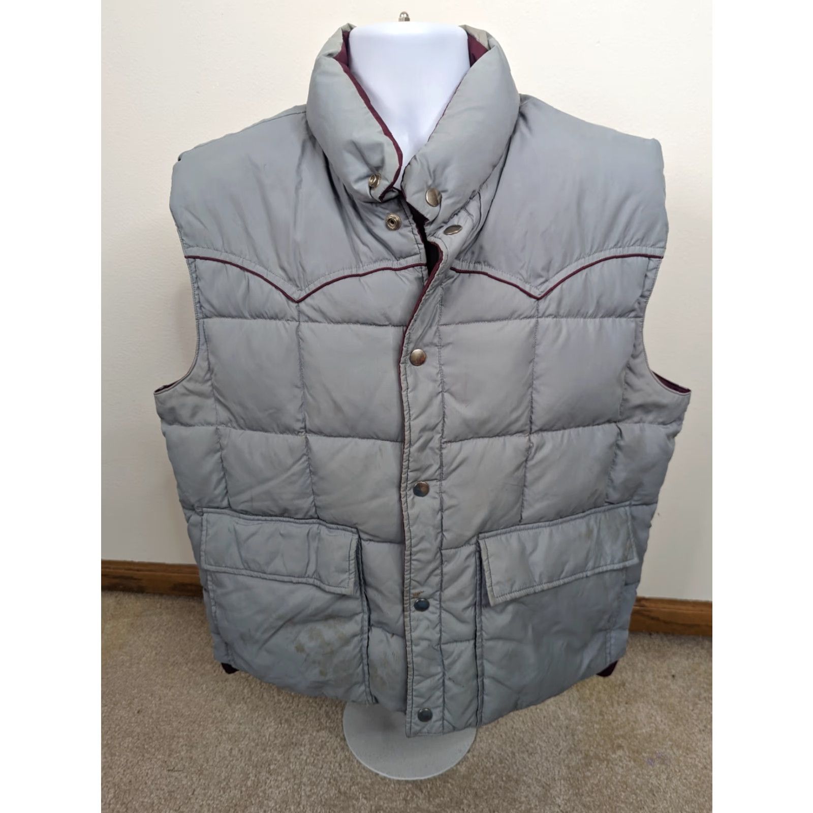 YOKE VINTAGE Goose Down Yoke Stripe Puffer Vest Jacket Coat Men L Gray 70s 80s Ski Travel Casual Workwear Zipped Pockets Full Zip Snaps Logo Yokes Size US L / EU 52-54 / 3 - 2 Thumbnail