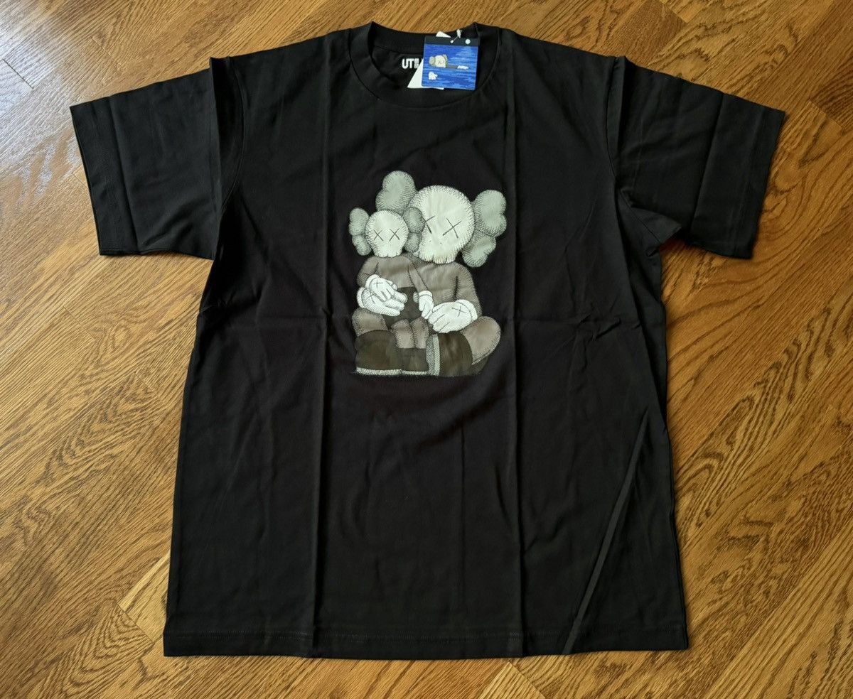 Kaws × Uniqlo Medium Kaws Changbai Mountain Tee Black Uniqlo UT T-Shirt Size US M / EU 48-50 / 2 - 1 Thumbnail