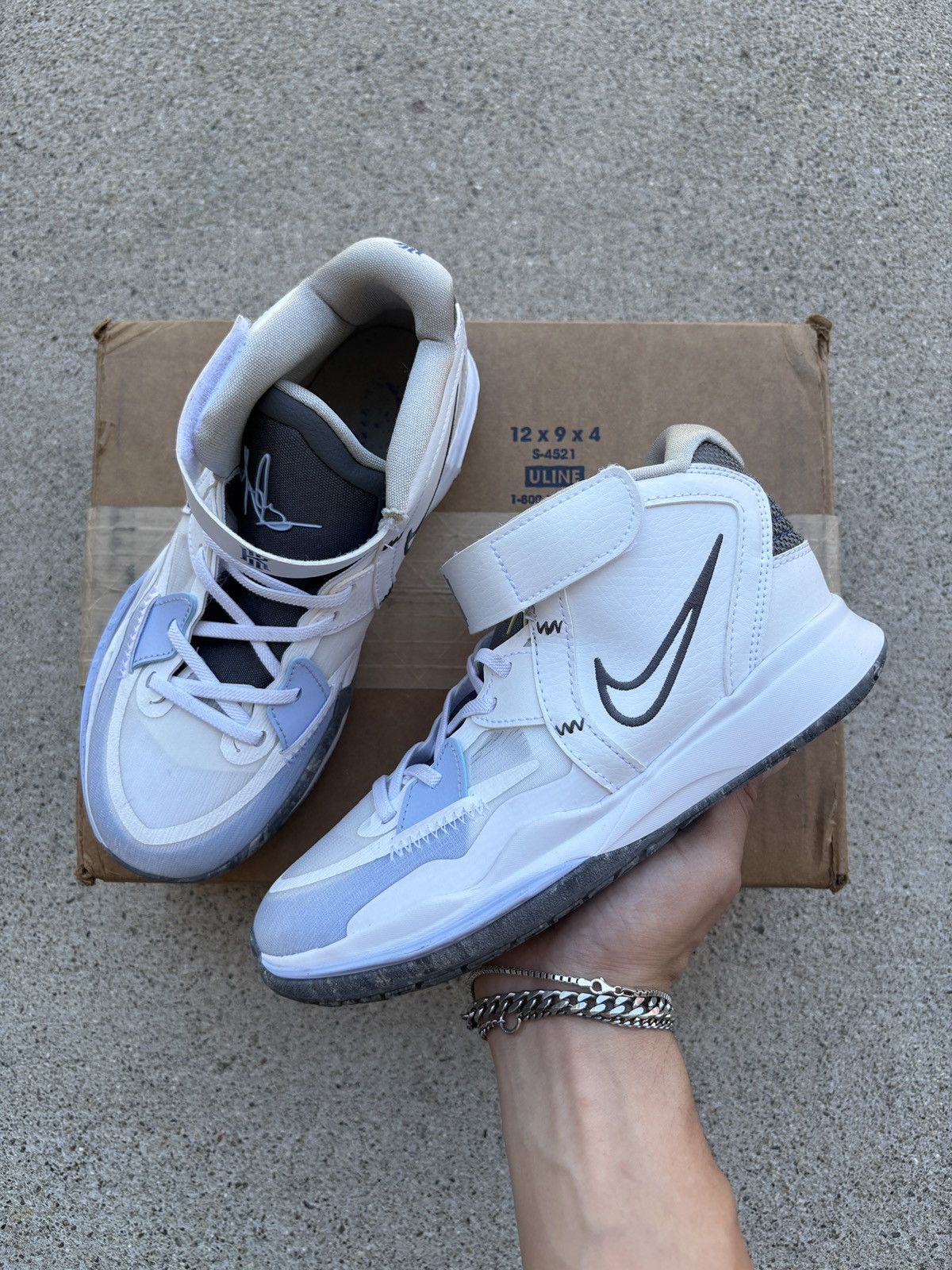 Nike 2022 Nike Kyrie Infinity “Smoke And Mirrors” (PS) Size 2.5Y Size US 4 / IT 34 - 1 Thumbnail