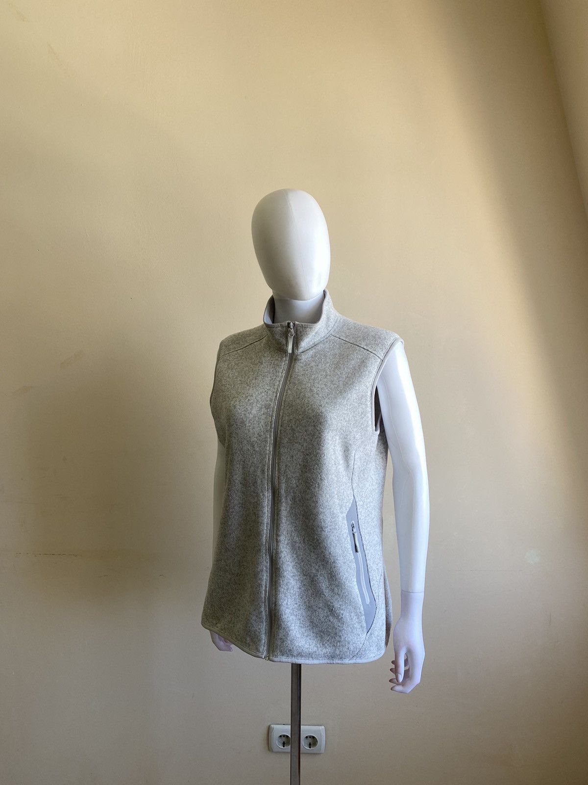 Arc'teryx Arcteryx Womens Grey Fleece Vest Size L Size L / US 10 / IT 46 - 12 Thumbnail