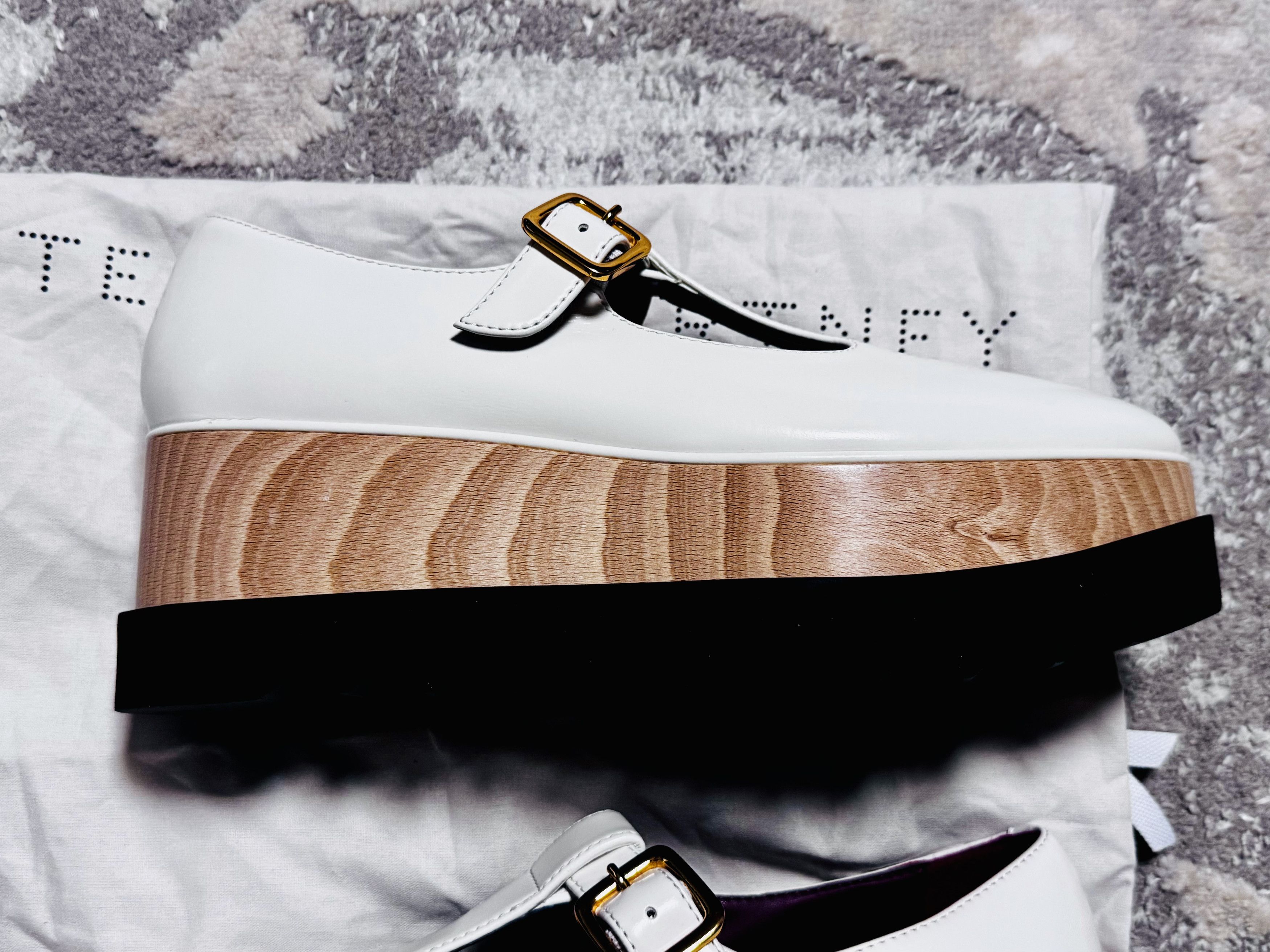 Stella McCartney Stella McCartney White Mary Jane Flats with Gold Buckles Size US 9 / IT 39 - 1 Thumbnail