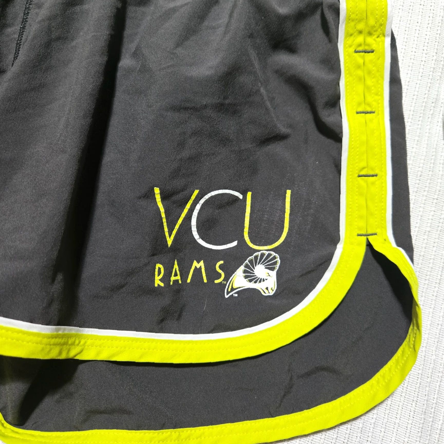 Under Armour Under Armour VCU Rams Semi Fitted Athletic Shorts Black Neon L Women Adults Large Size 36" / US 14 / IT 50 - 2 Thumbnail