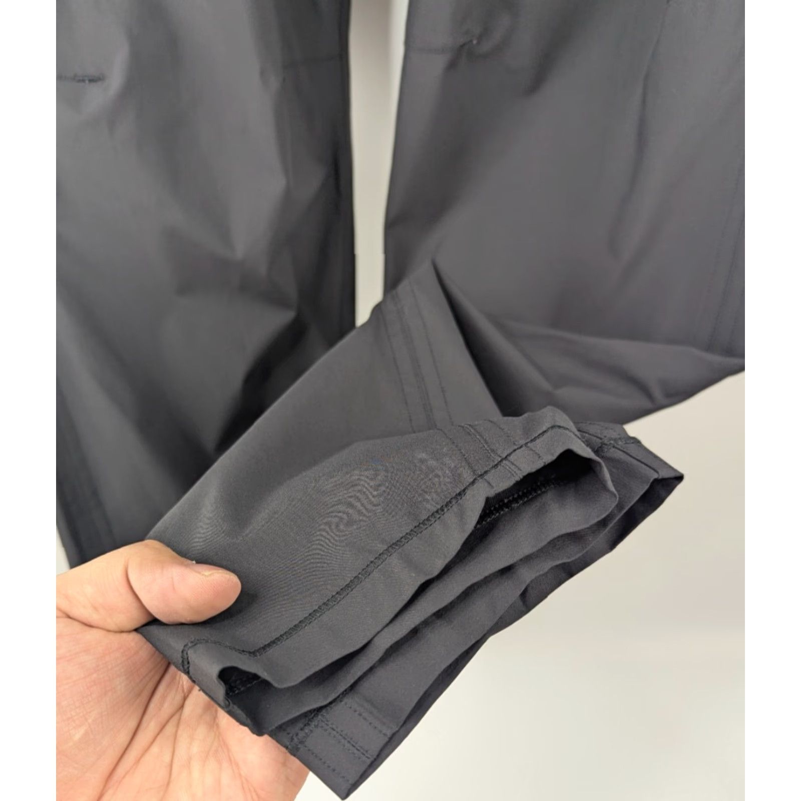 Lululemon Lululemon Black Pants Womens Leggings Attached Lined Mid Rise Zip Pockets Size 6 Size 28" / US 6 / IT 42 - 2 Thumbnail