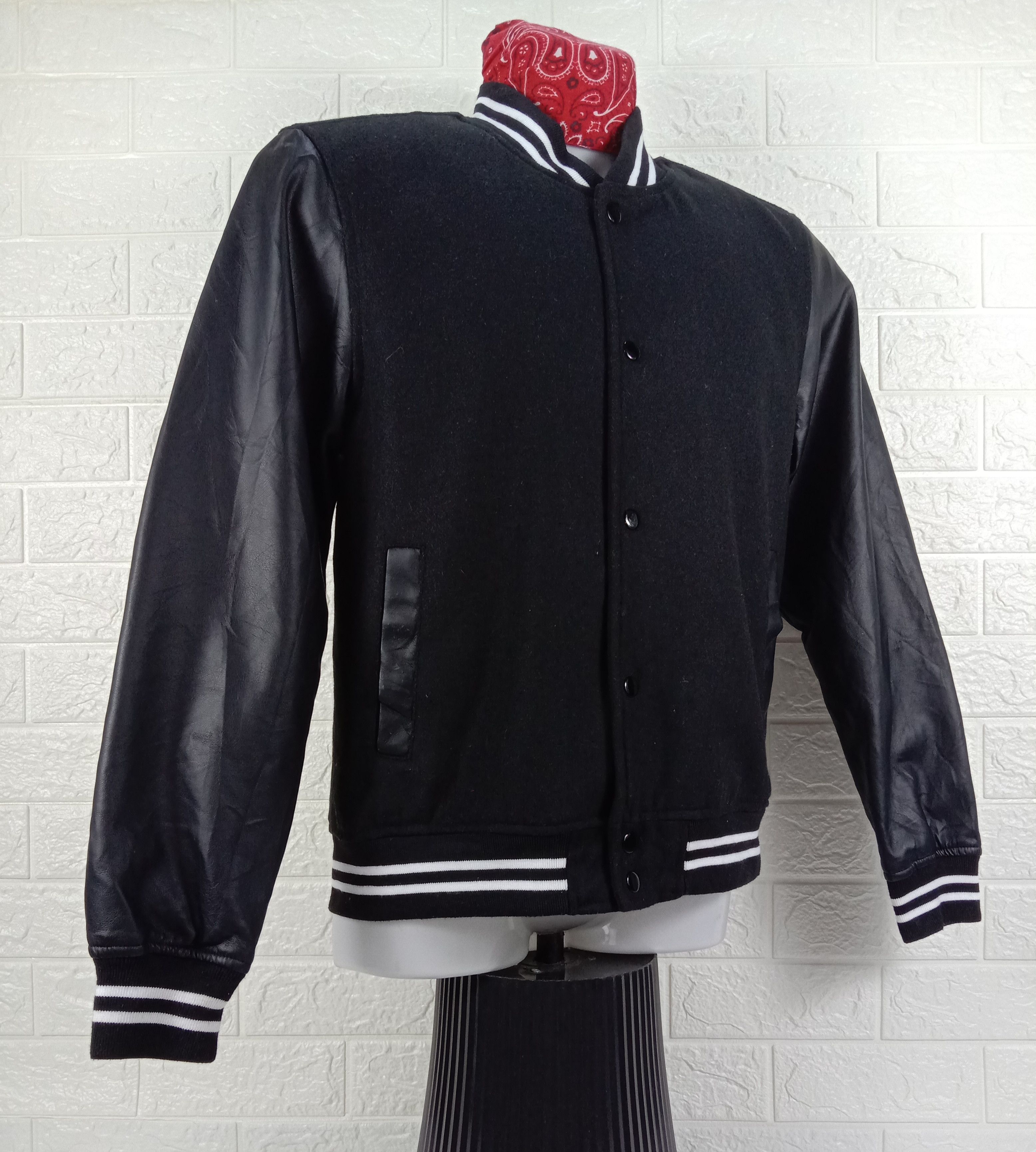 Japanese Brand Japanese Brand Plain Varsity Jacket Size US M / EU 48-50 / 2 - 2 Thumbnail