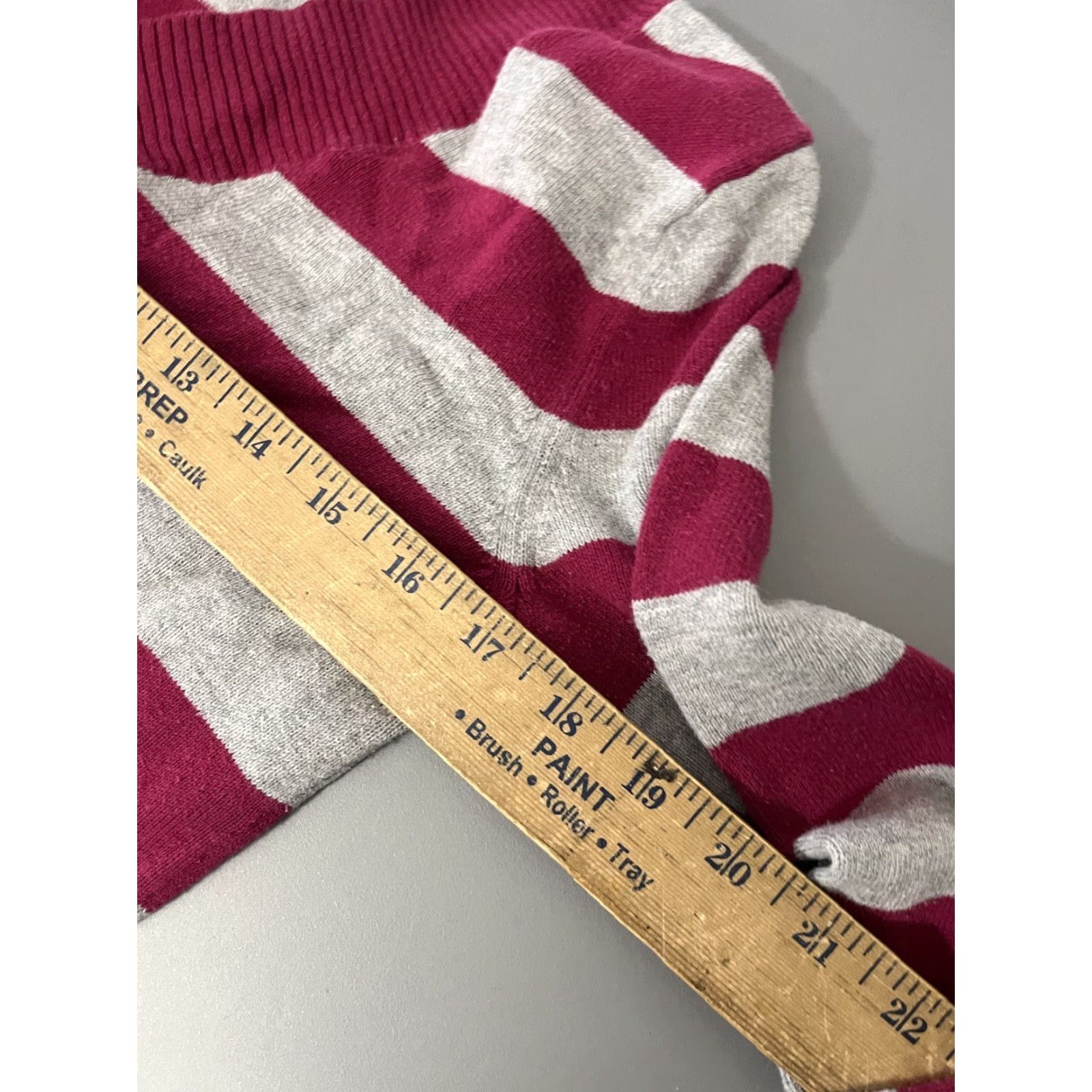 Gap VINTAGE Gap Women's Sweater V-Neck Long Sleeve Striped Size Small Pink Gray Size S / US 4 / IT 40 - 5 Thumbnail