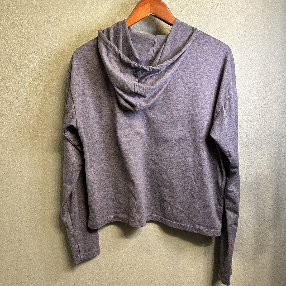 Reebok Reebok Gray Hoodie Women’s Long-Sleeve T-shirt w/thumb holes Size M / US 6-8 / IT 42-44 - 2 Thumbnail