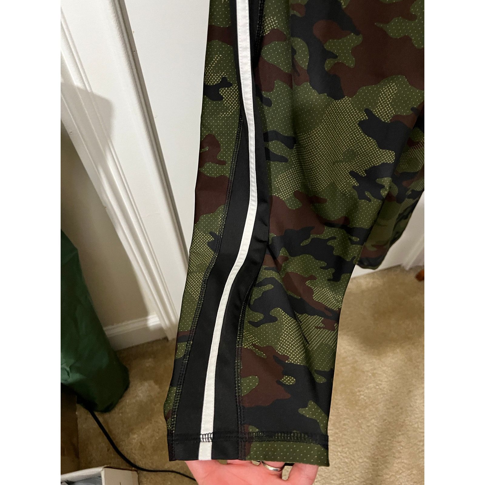 Athletic Works XXL 19" Printed Core Performance Capris Pants Camouflage Size 42" / US 20 - 4 Thumbnail