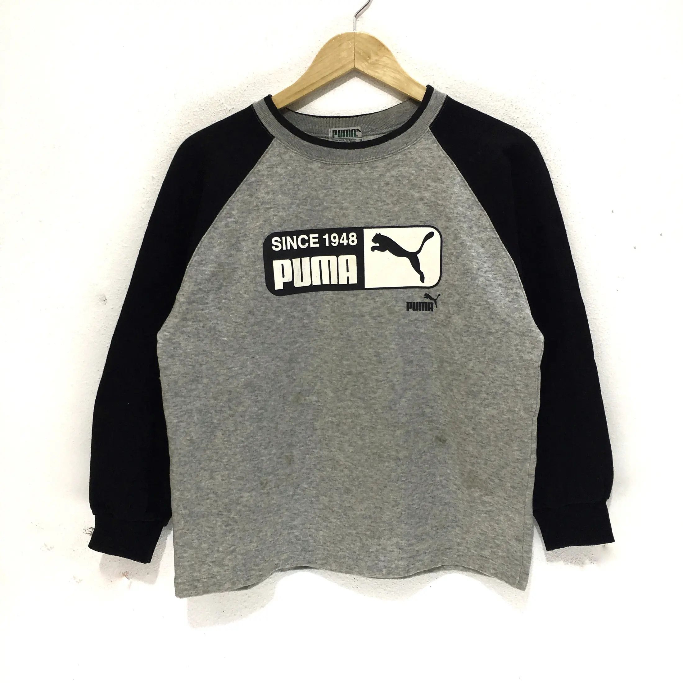 PUMA Sweatshirt Big Logo Spell Out Pullover Gray Sweater