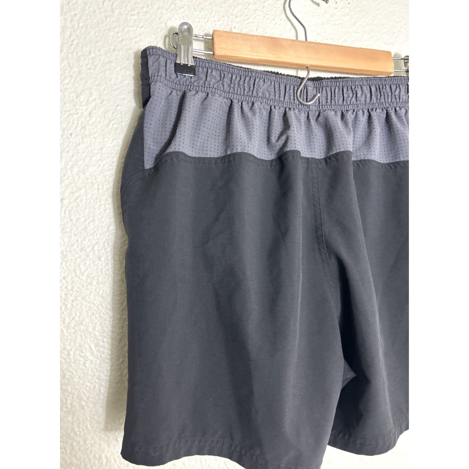 Nike Nike Lined Running Shorts Men’s Large Black Missing Drawstring 30x4.5 Size US 33 - 7 Thumbnail