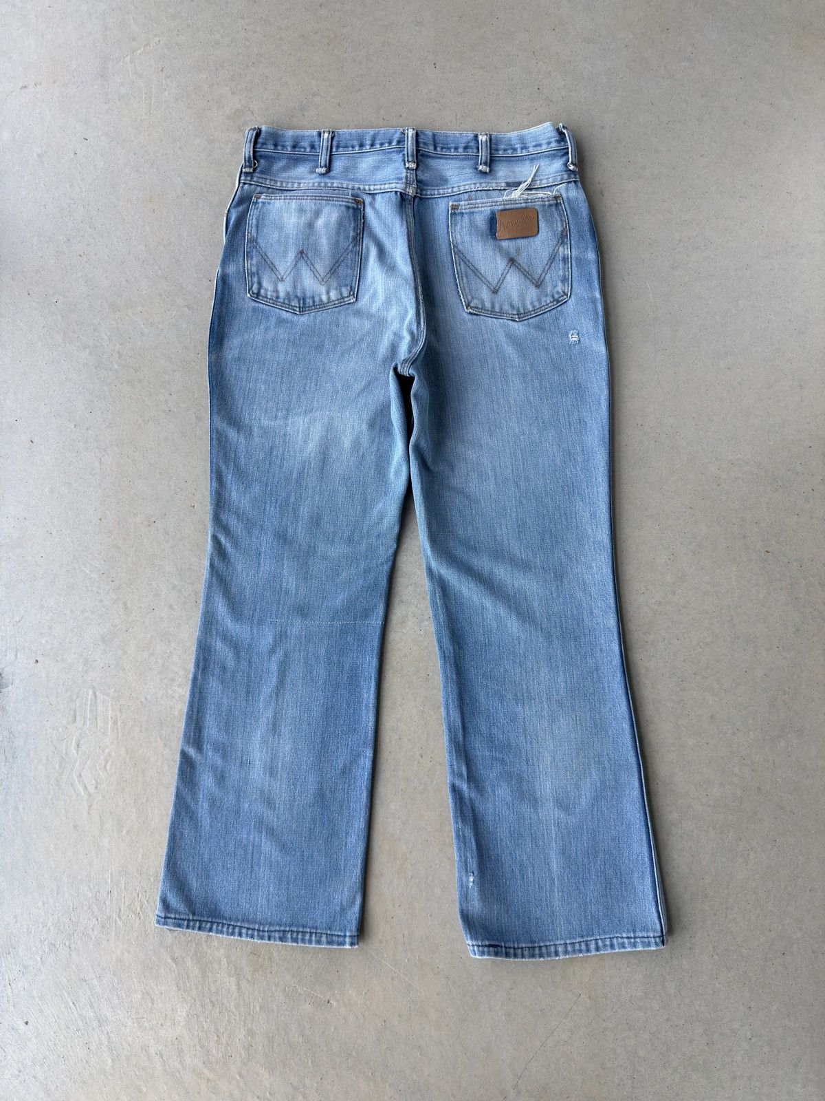 Vintage Vintage 80s Wrangler Light Wash Wide Leg Denim Jeans Size US 34 / EU 50 - 2 Thumbnail