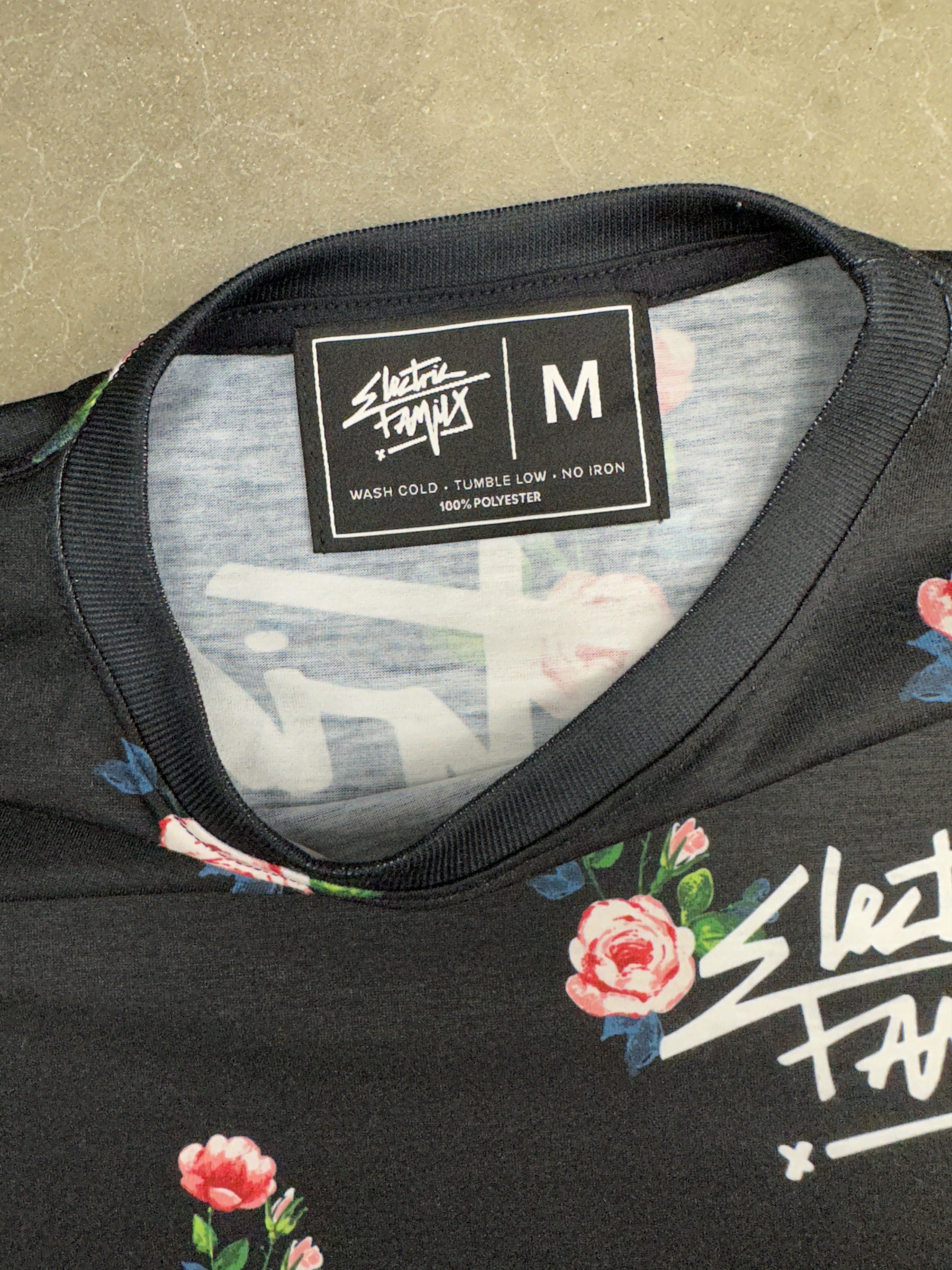 Other ELECTRIC FAMILY ROSES TEE - M Size US M / EU 48-50 / 2 - 2 Thumbnail