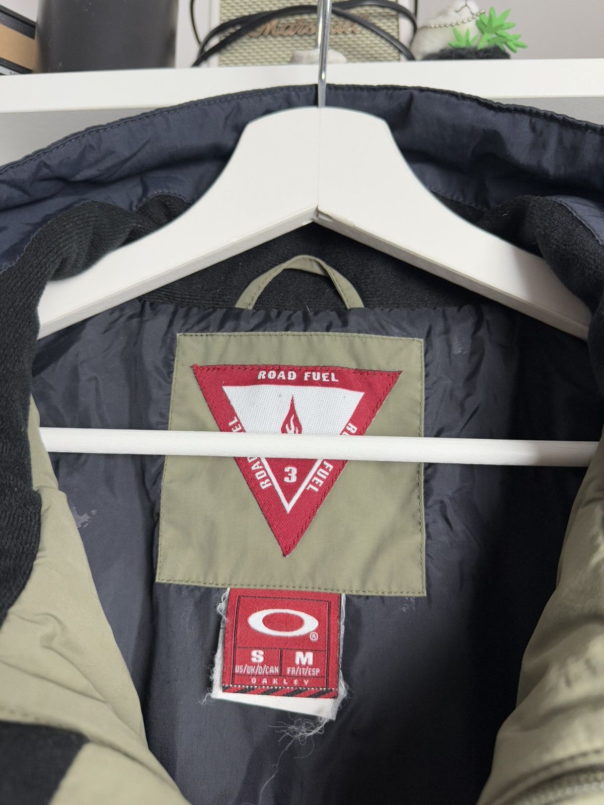 Oakley × Vintage Vintage y2k Oakley technical snowboard ski jacket M gorpcore Size US M / EU 48-50 / 2 - 7 Thumbnail