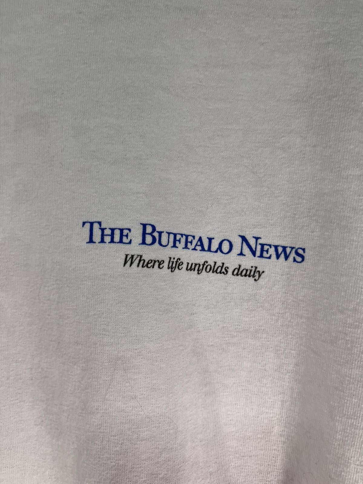 Gildan Buffalo news graphic tee Size US L / EU 52-54 / 3 - 5 Thumbnail