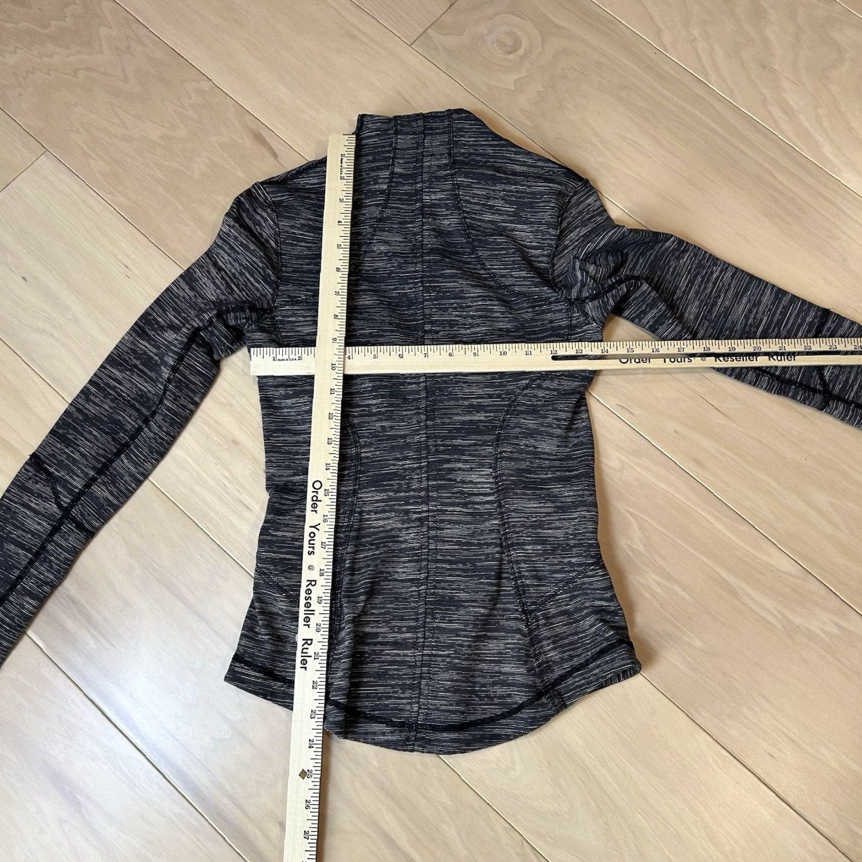 Lululemon Lululemon Define Jacket Women's 4 Black Mock Neck Long Sleeve Full Zip Pockets Thumbholes Athletic Size S / US 4 / IT 40 - 5 Thumbnail