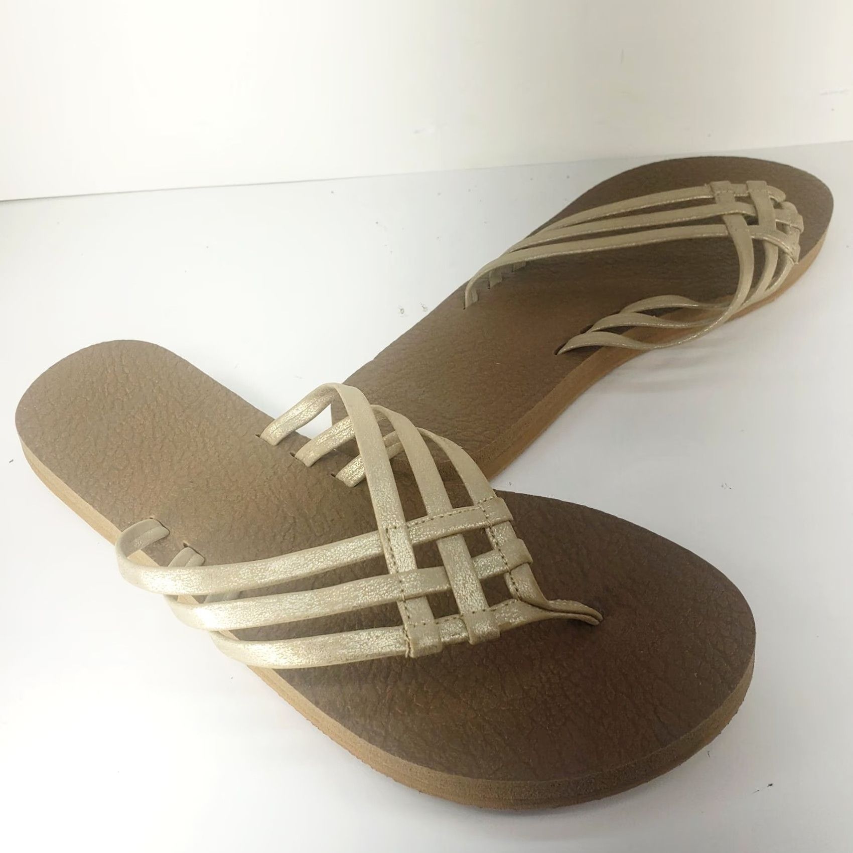 Sanuk Sanuk Yoga Salty Metallic Flip Flops Sandals Champagne Gold 10 Womens Shoes Sanuk Yoga Salty Metal Flip Flops Champagne Gold 10 Womens Size US 10 / IT 40 - 3 Thumbnail