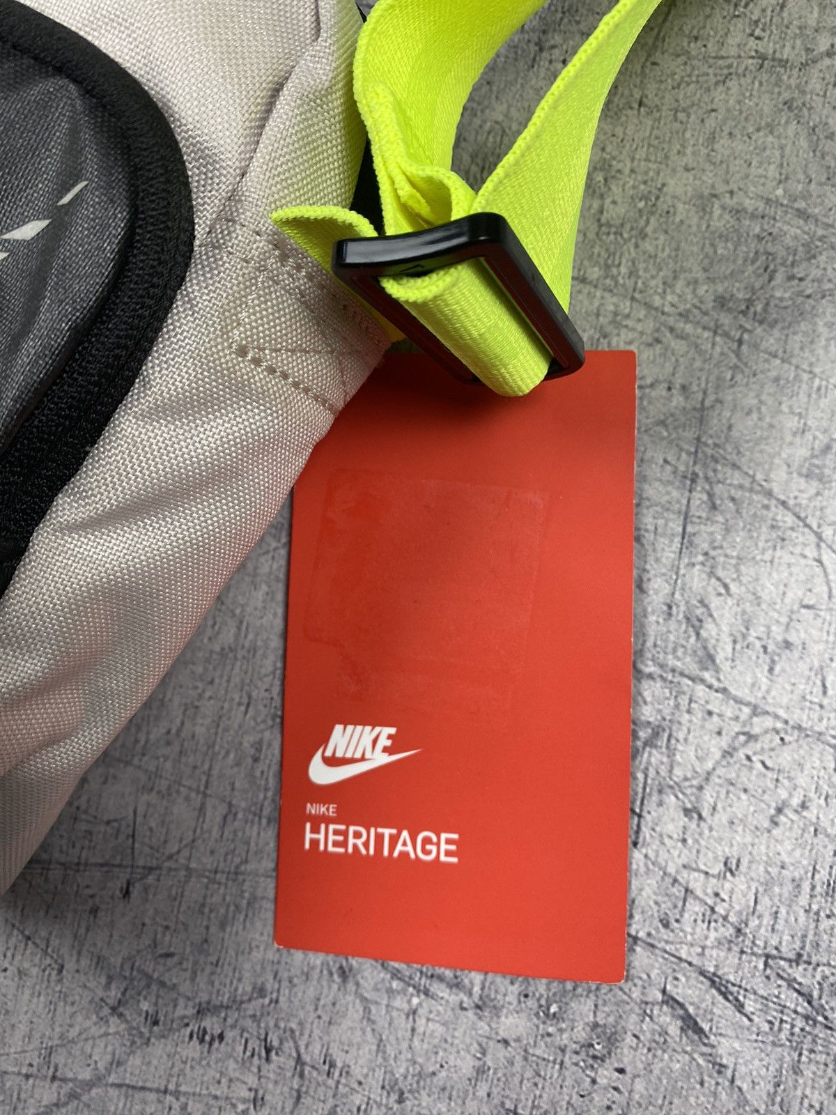 Nike Nike Sportwear Essentials Crossbody Drill Bag (1L) Size ONE SIZE - 5 Thumbnail