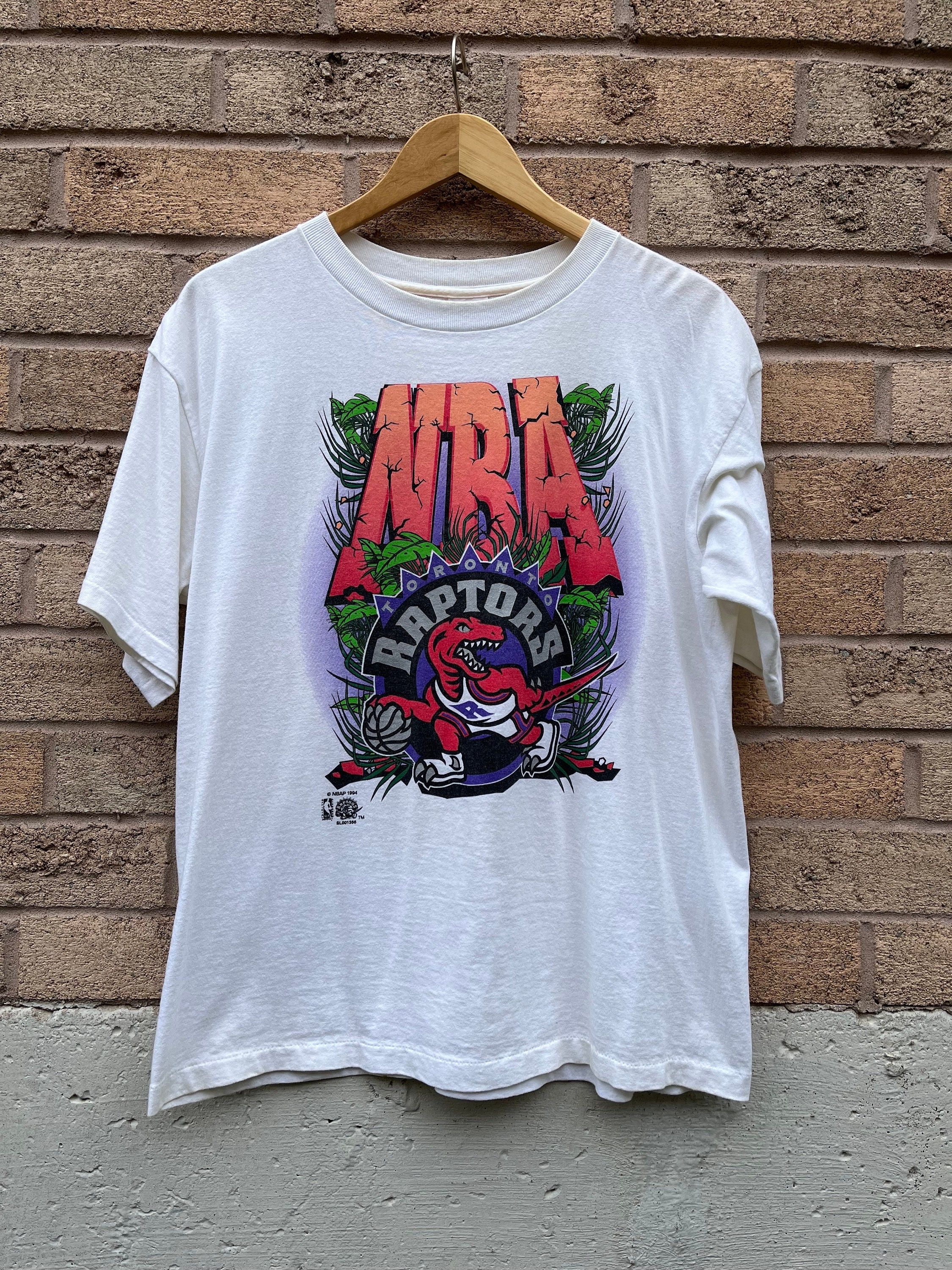 Vintage Vintage Toronto Raptors 1994 Inagural Season T-shirt Size US L / EU 52-54 / 3 - 1 Thumbnail