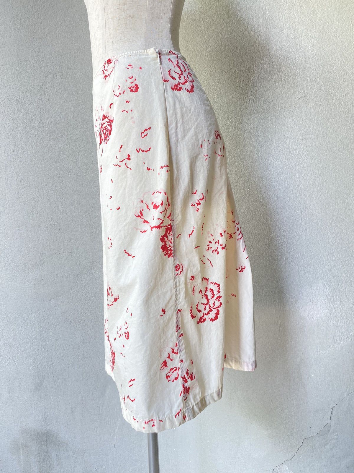 Marni MARNI Red Floral Print Skirt. Size 28" / US 6 / IT 42 - 3 Thumbnail