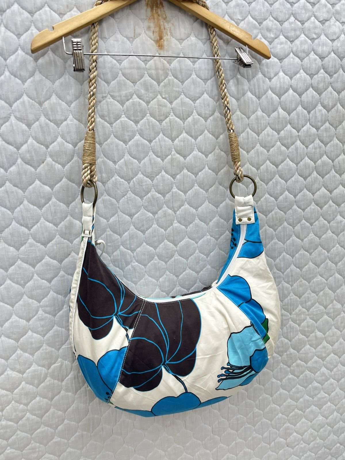 Ocean Pacific 🔥🔥🔥STEALS OCEAN PACIFIC FLORAL SLING BAG Size ONE SIZE - 6 Thumbnail