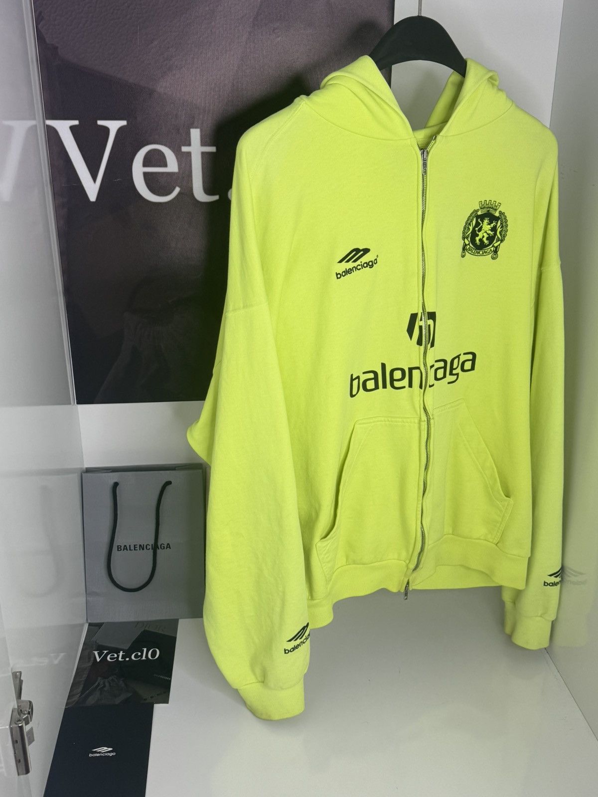Balenciaga ✅Balenciaga Soccer Paris neon zip hoodie Sample Size US L / EU 52-54 / 3 - 2 Thumbnail