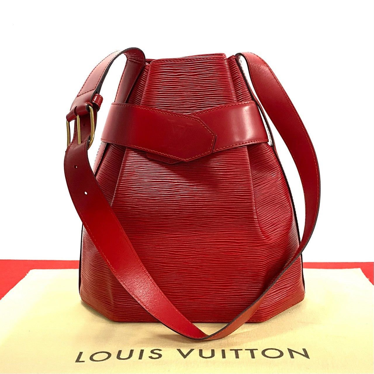 Louis Vuitton Louis Vuitton Shoulder Bag Red Leather Size ONE SIZE - 1 Thumbnail