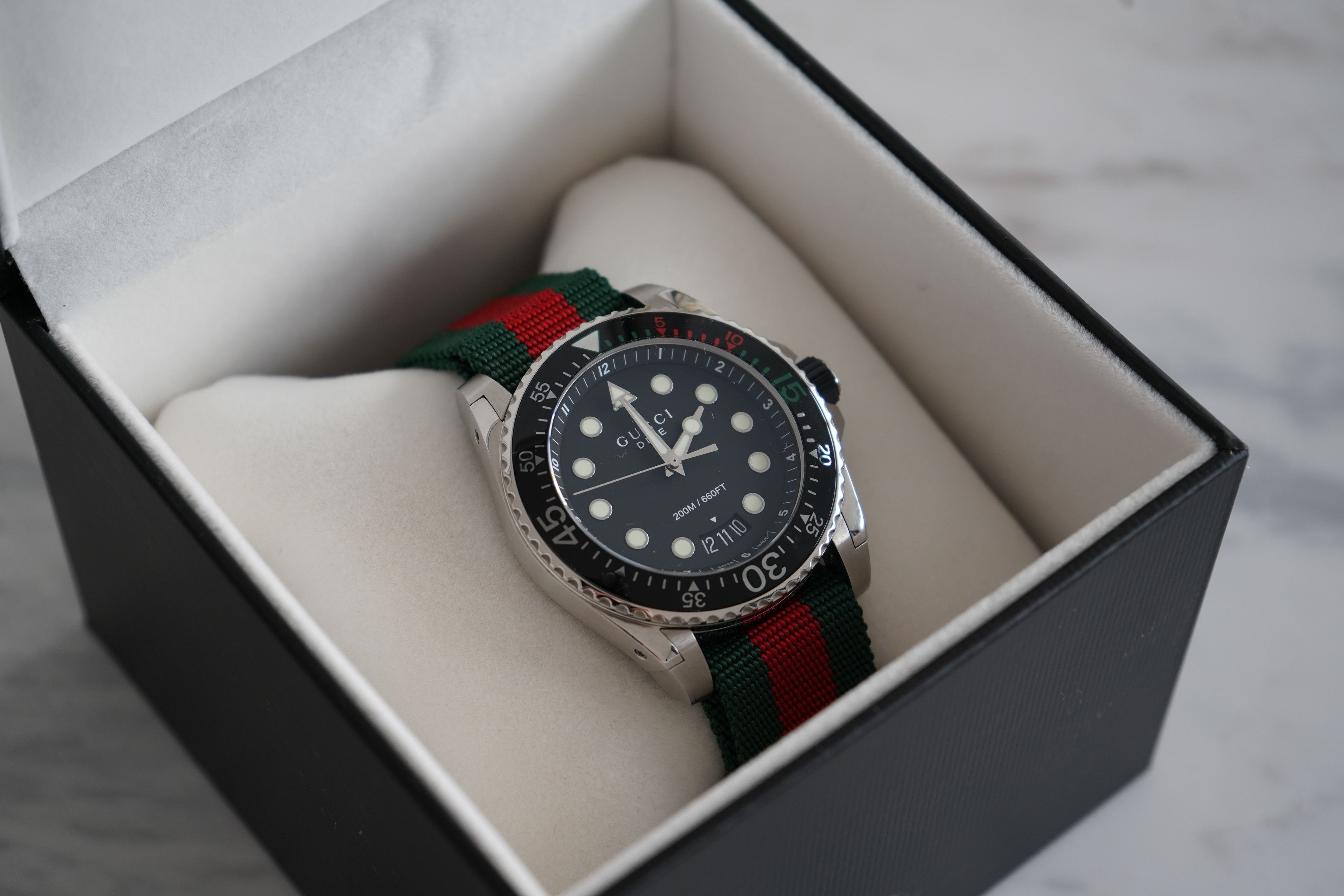 Gucci Gucci Dive Black Dial Green and Red Nylon NATO YA136209 Size ONE SIZE - 3 Thumbnail