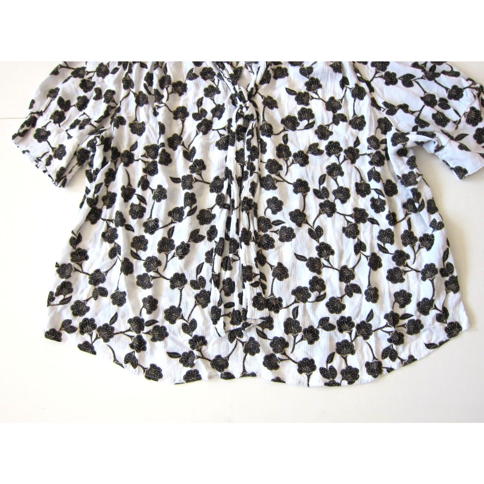 Vintage VINTAGE Lane Bryant Blouse 100% Rayon White Floral V-Neck Short Sleeve Tunic 18 Women Womens Size XXL / US 16-18 / IT 52-54 - 6 Thumbnail