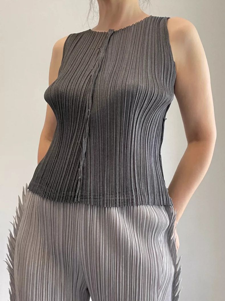 Issey Miyake Issey Miyake size:3 Grey pleated dragon whisker vest Size M / US 6-8 / IT 42-44 - 8 Thumbnail
