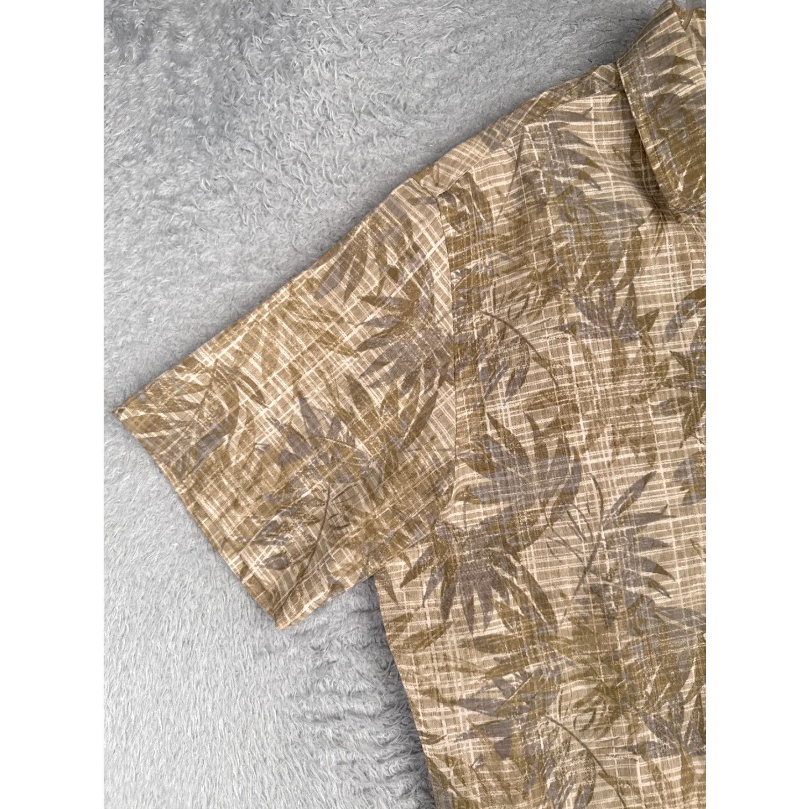 Van Heusen VINTAGE Van Heusen Shirt Men Large Brown Beige Floral Leaf Hawaiian Rayon Blend 16-16.5 Size US L / EU 52-54 / 3 - 3 Thumbnail