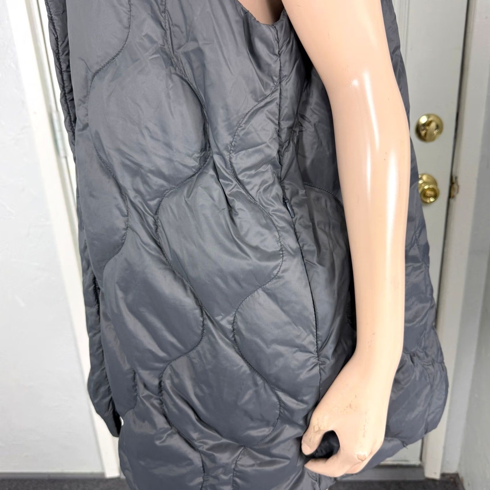 Lululemon Final Output: Lululemon Down Quilted Womens Jacket Vest Large Puffer Coat Full zip Gray Vv21 Size L / US 10 / IT 46 - 4 Thumbnail