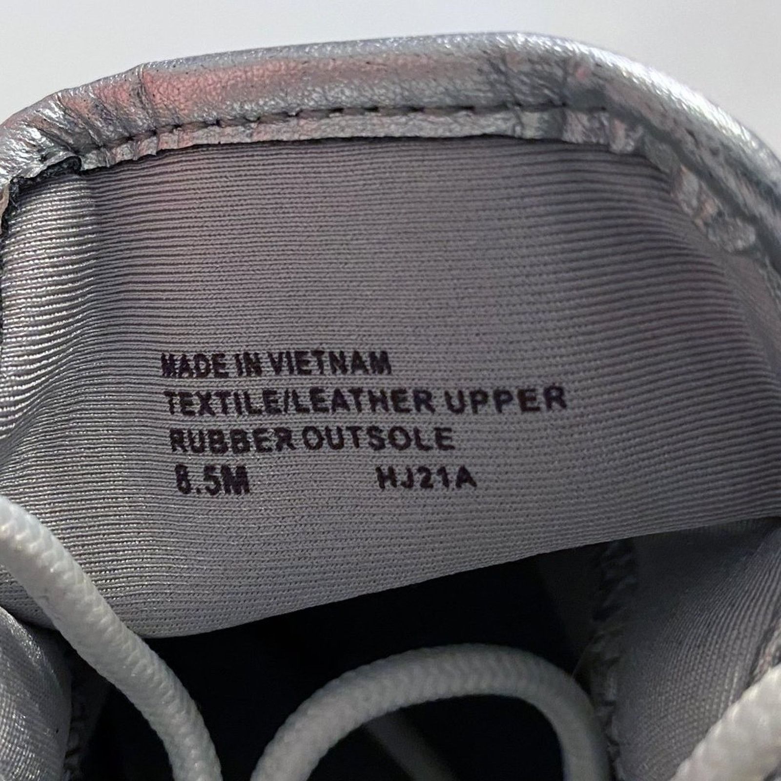 Michael Kors Michael Kors Liv Trainer White Silver Leather Sneakers 8.5 M Size US 8.5 / IT 38.5 - 8 Thumbnail
